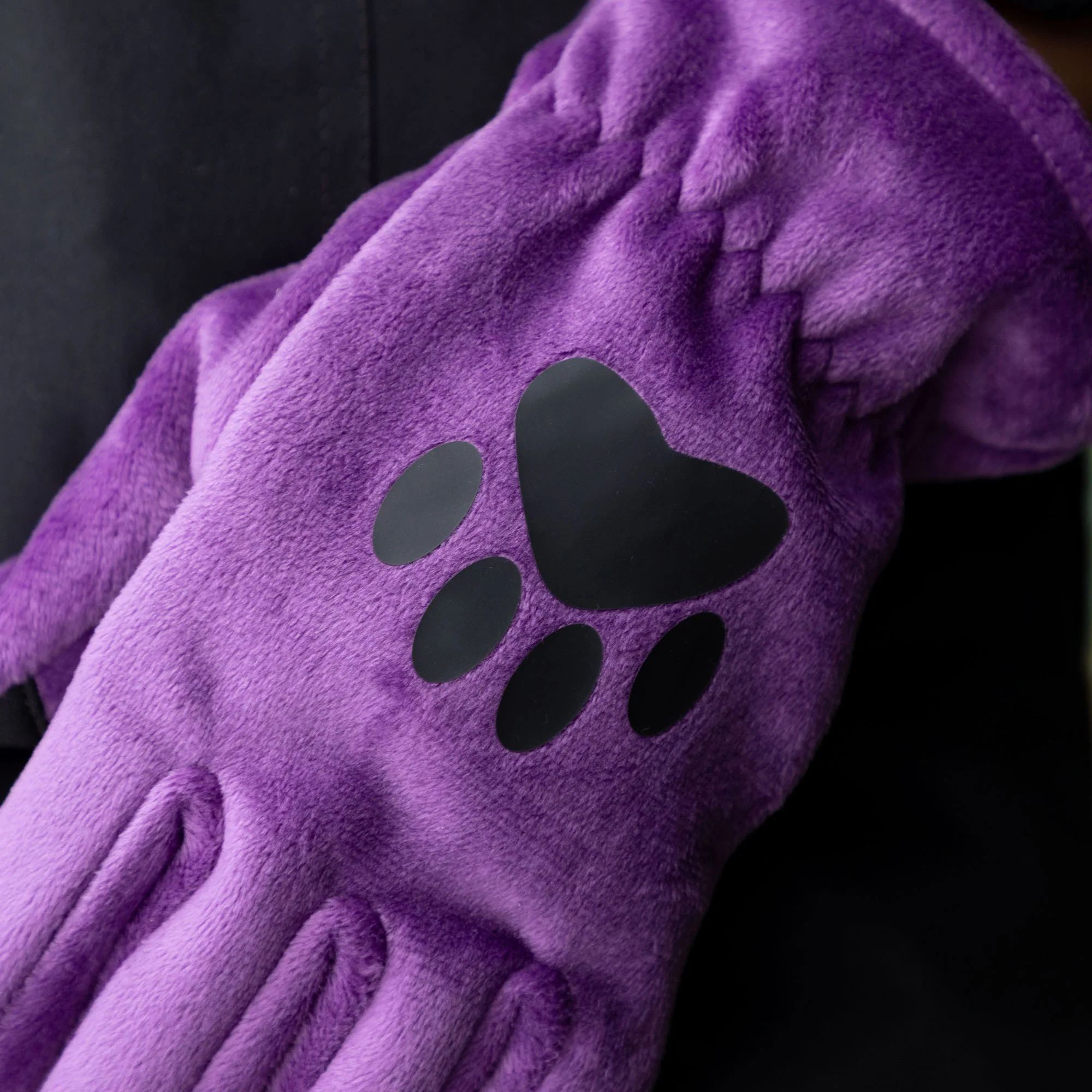 Sherpa Fleece Paw Print Touch Screen Gloves - Image 4