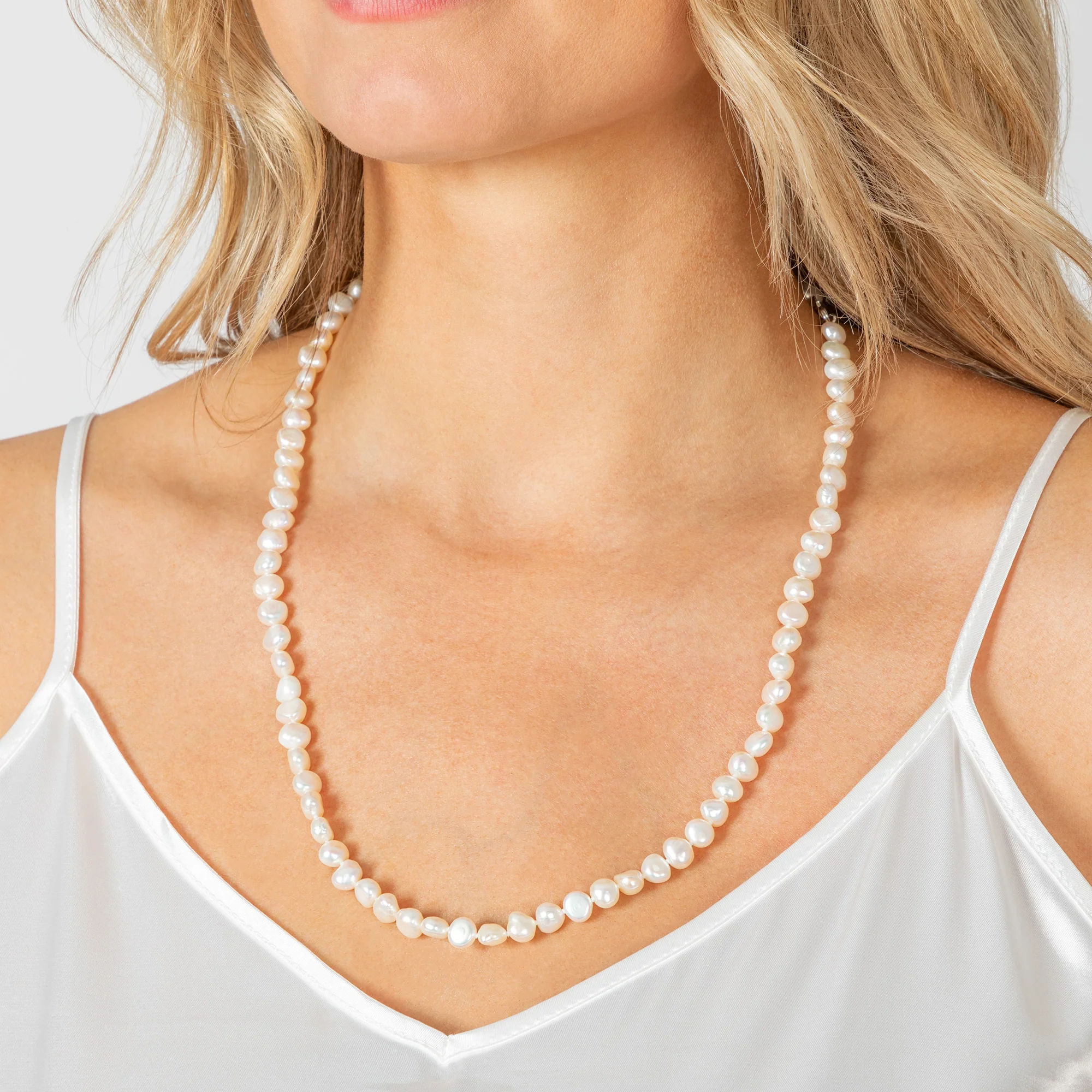 Simple Beauty Pearl Rope Necklace - Image 2