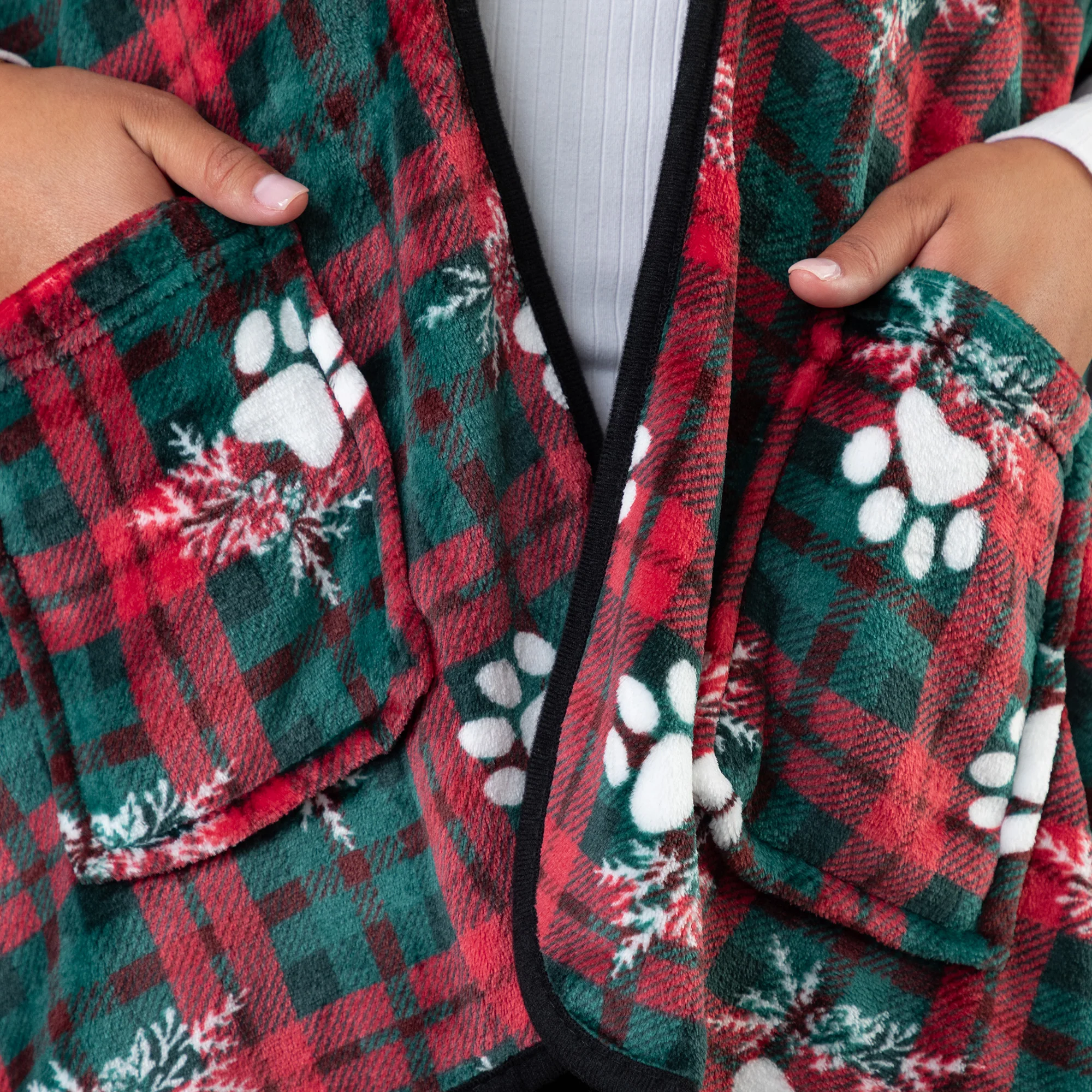 Super Cozy&trade; Paw Print Pocket Shawl - Image 25