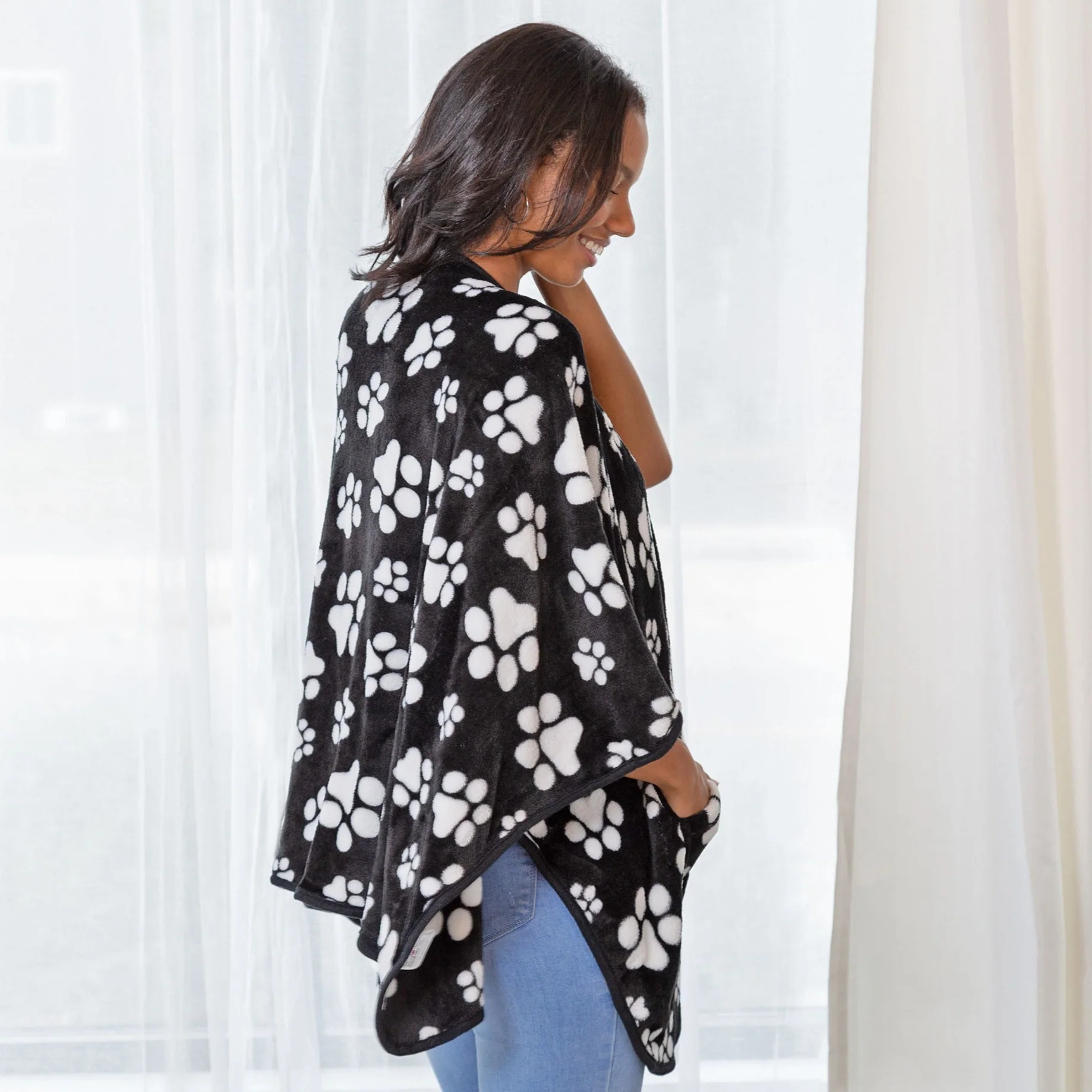Super Cozy&trade; Paw Print Pocket Shawl - Image 35