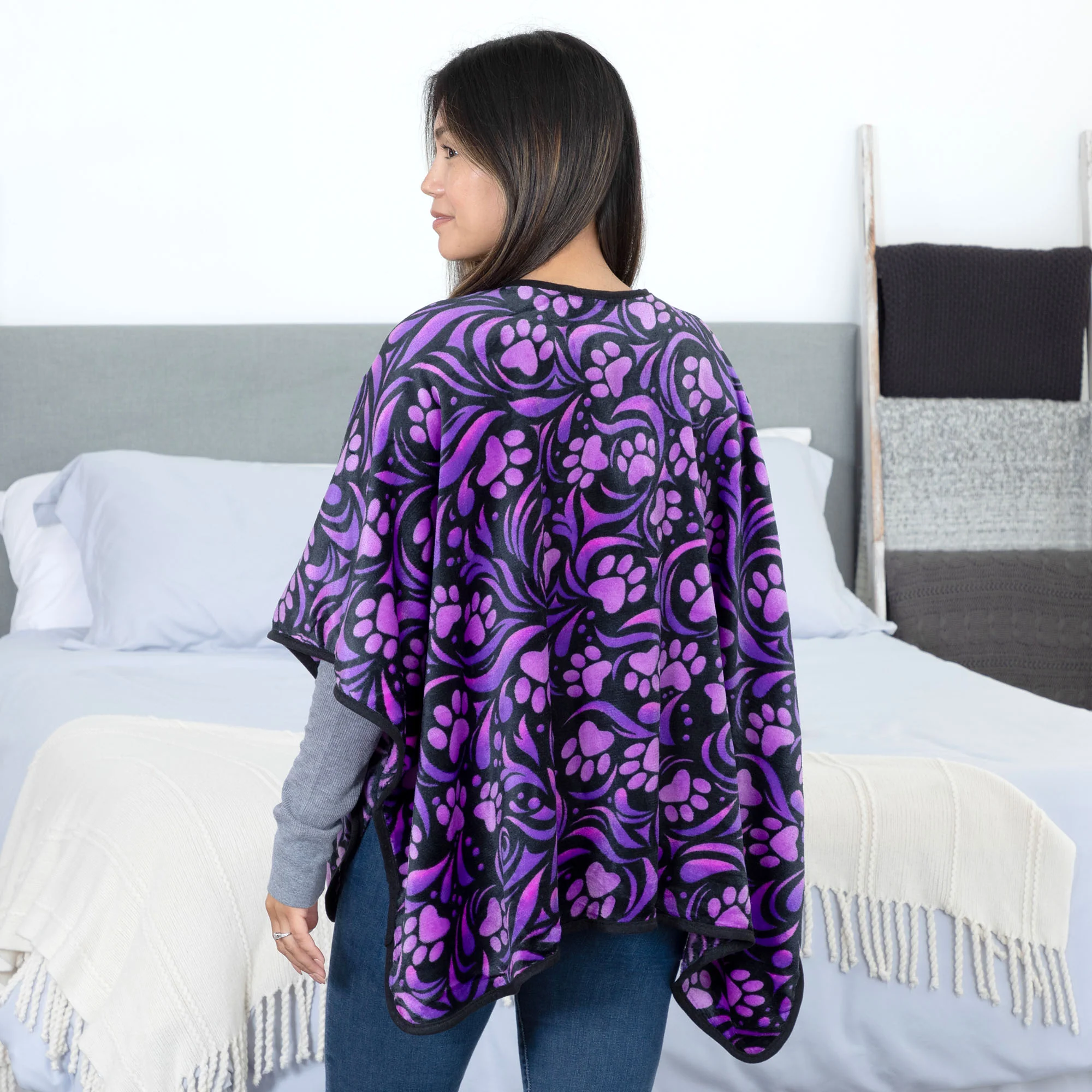 Super Cozy&trade; Paw Print Pocket Shawl - Image 9