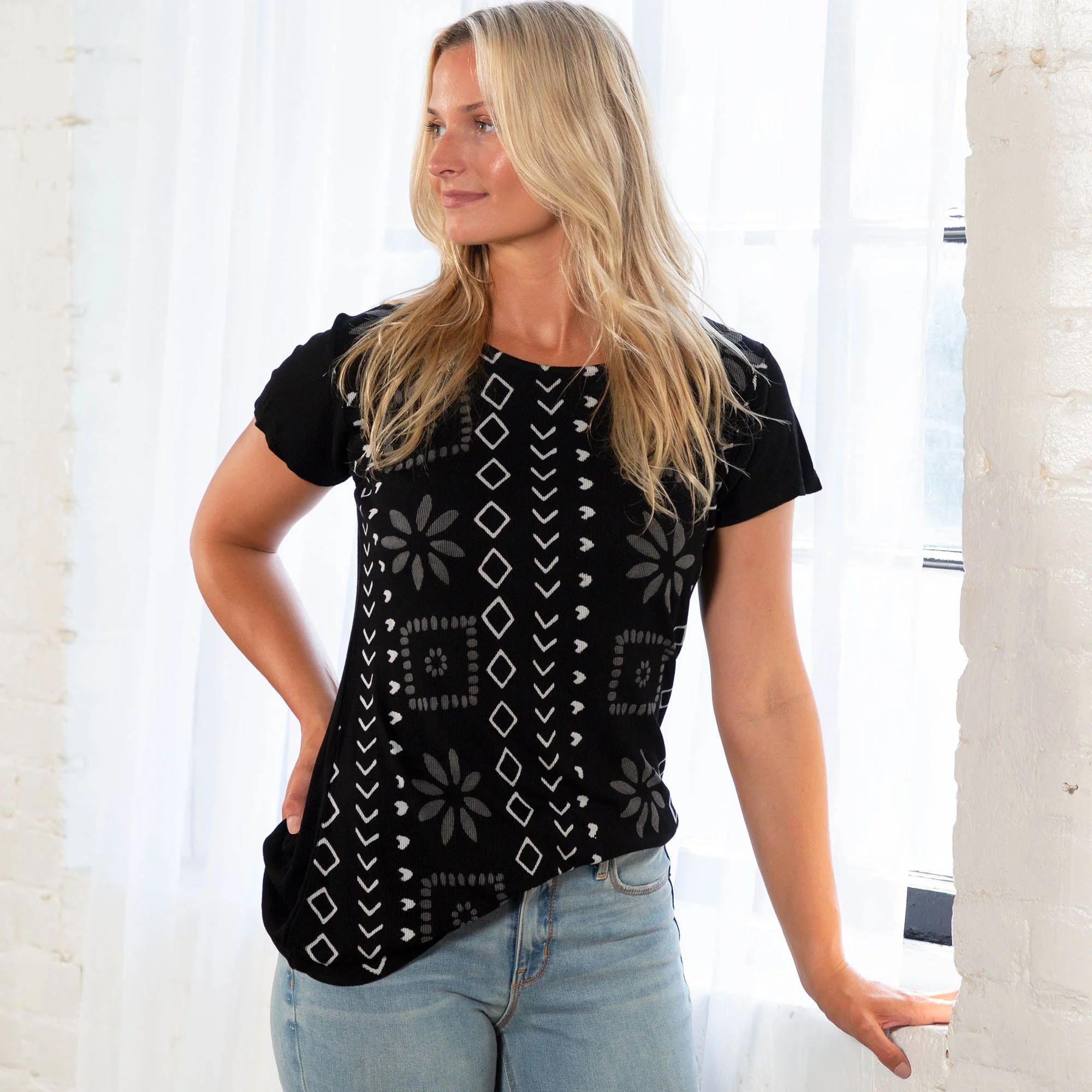 Black Geometric Short Sleeve Top - Image 5