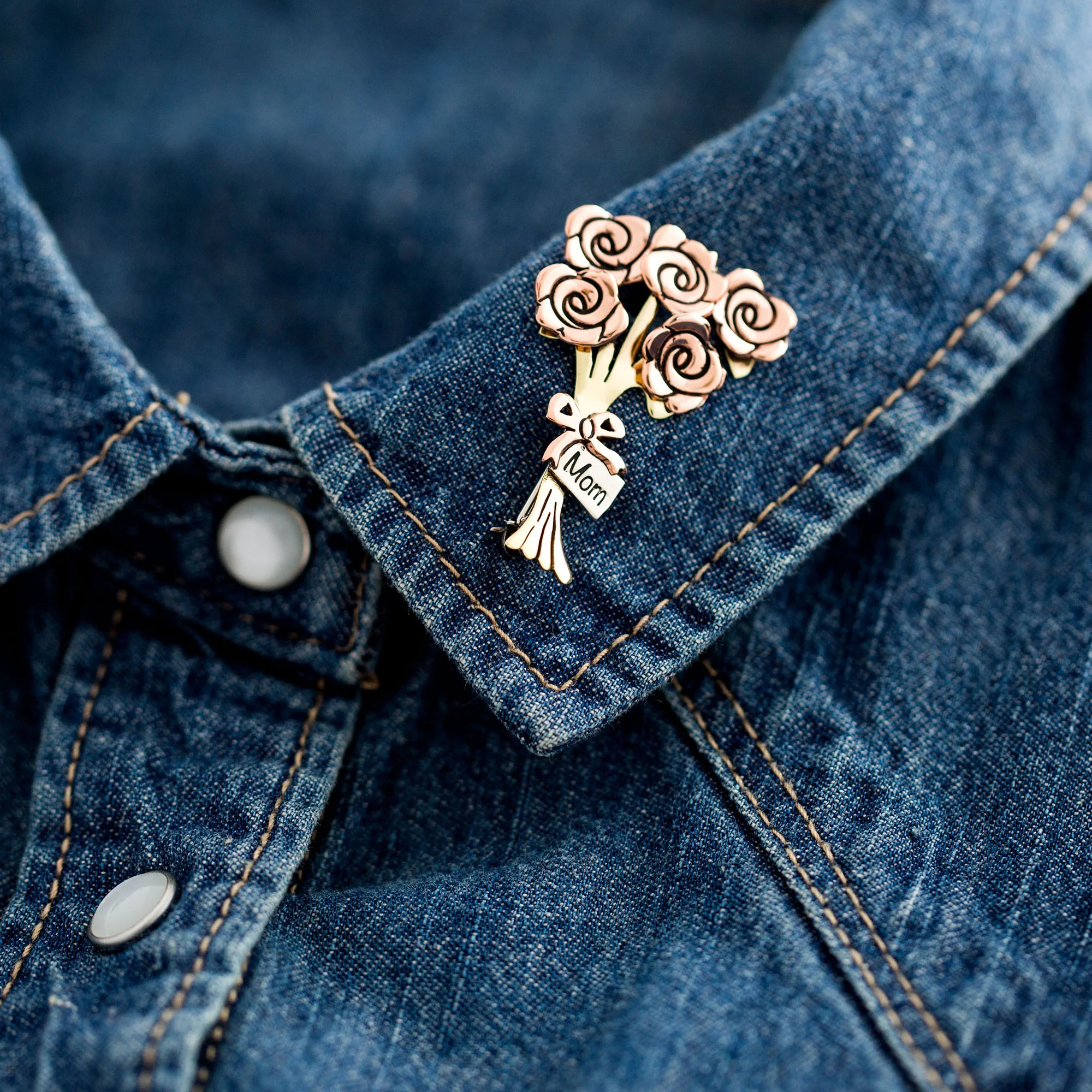 Mom Rose Bouquet Mixed Metal Pin - Image 2