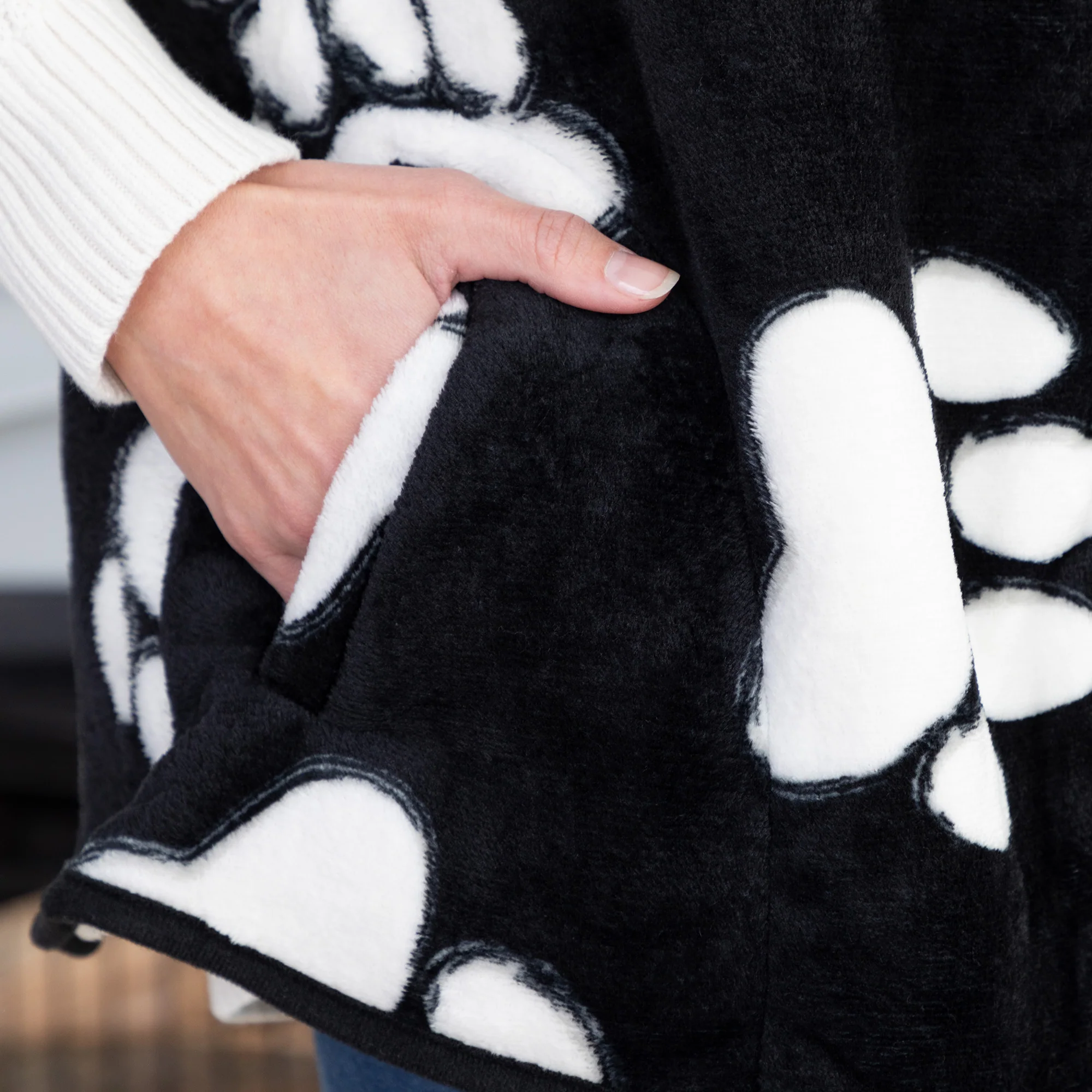 Paw Print Plush Sherpa Fleece-Lined Vest - Image 10