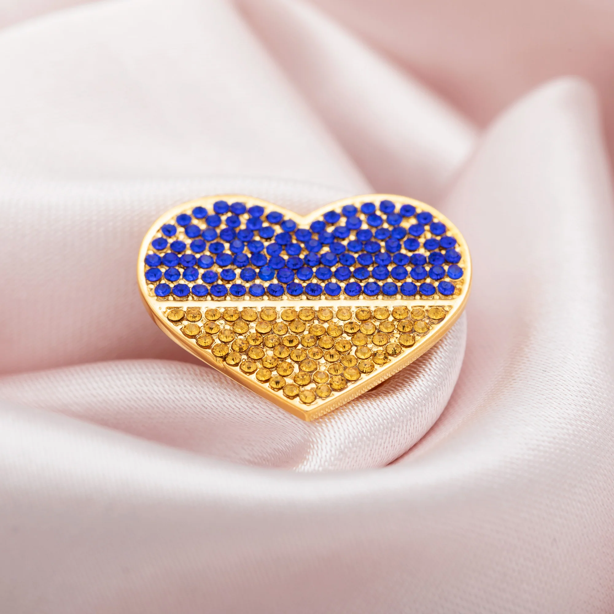 We Stand United With Ukraine Gold Plated Pin - Image 3