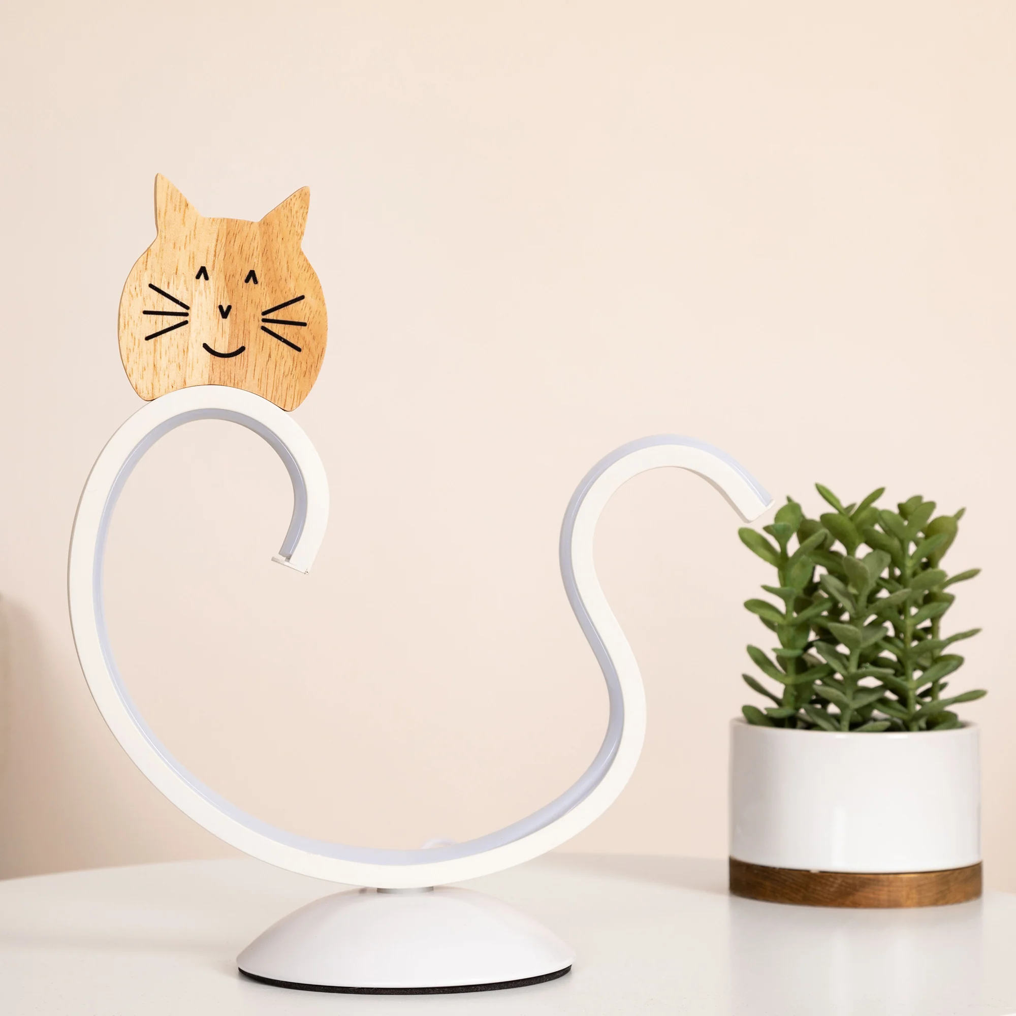 Curvy Kitty Table Lamp - Image 4