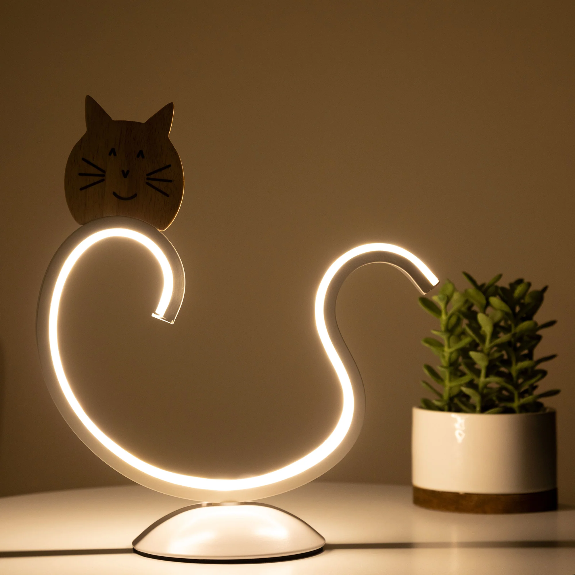Curvy Kitty Table Lamp - Image 5