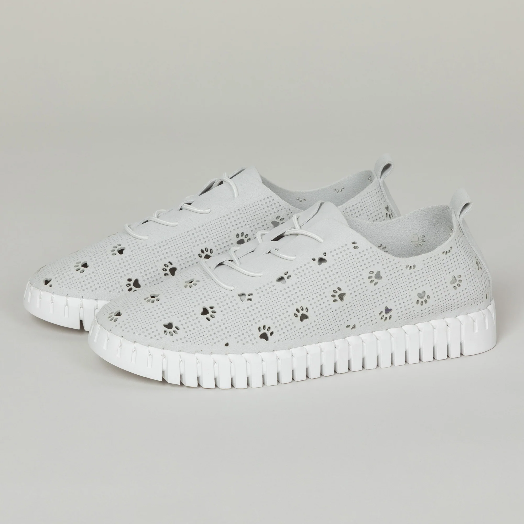 Cut-Out Paw Print Casual Sneakers - Image 10