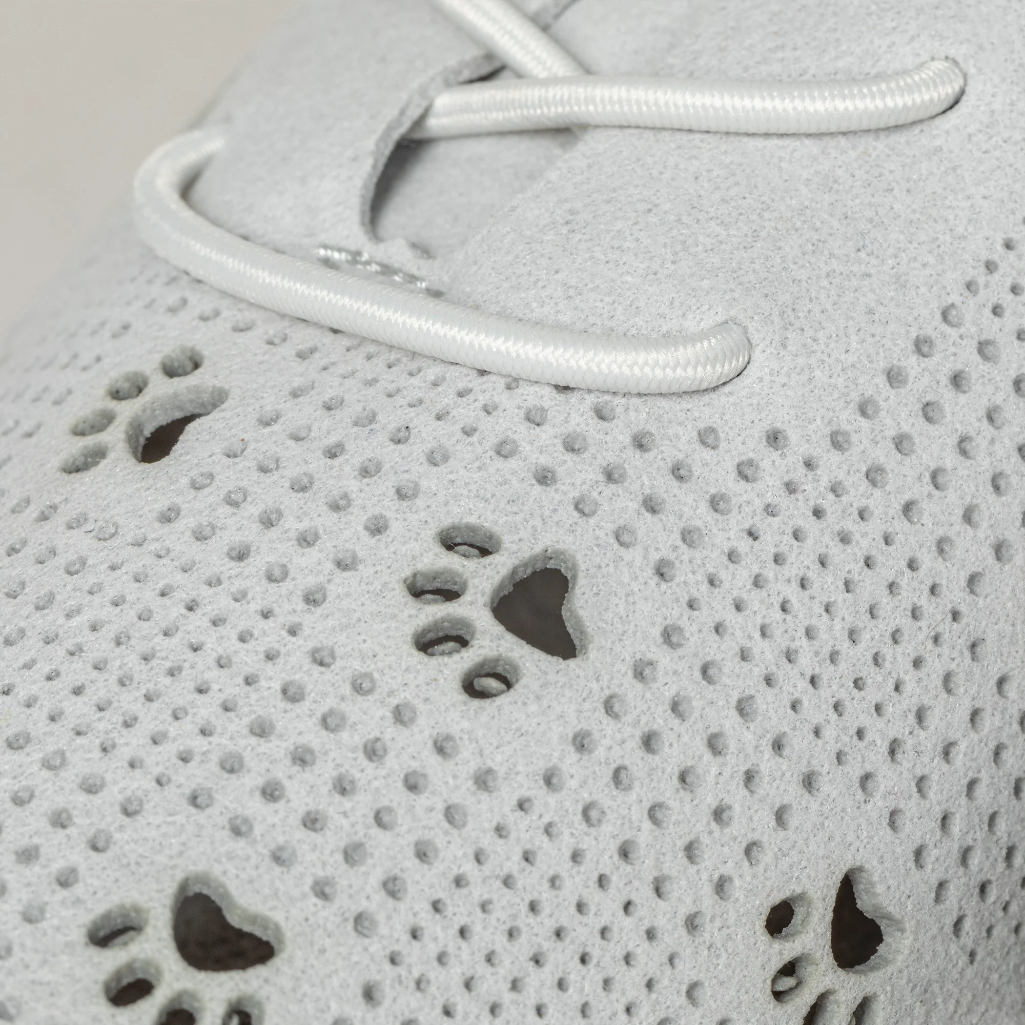 Cut-Out Paw Print Casual Sneakers - Image 4