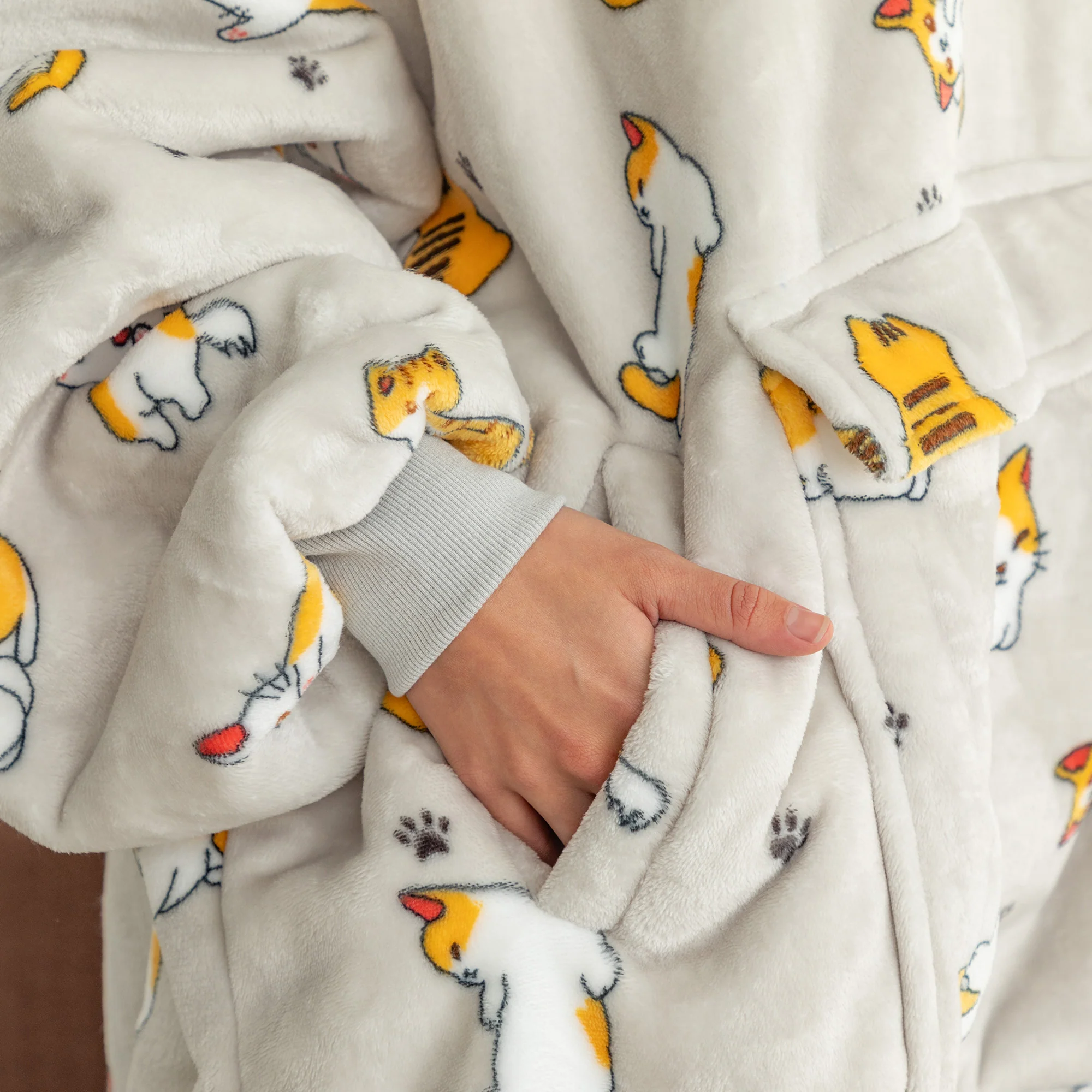 Wearable Pet Pocket Hoodie Blanket - Image 3