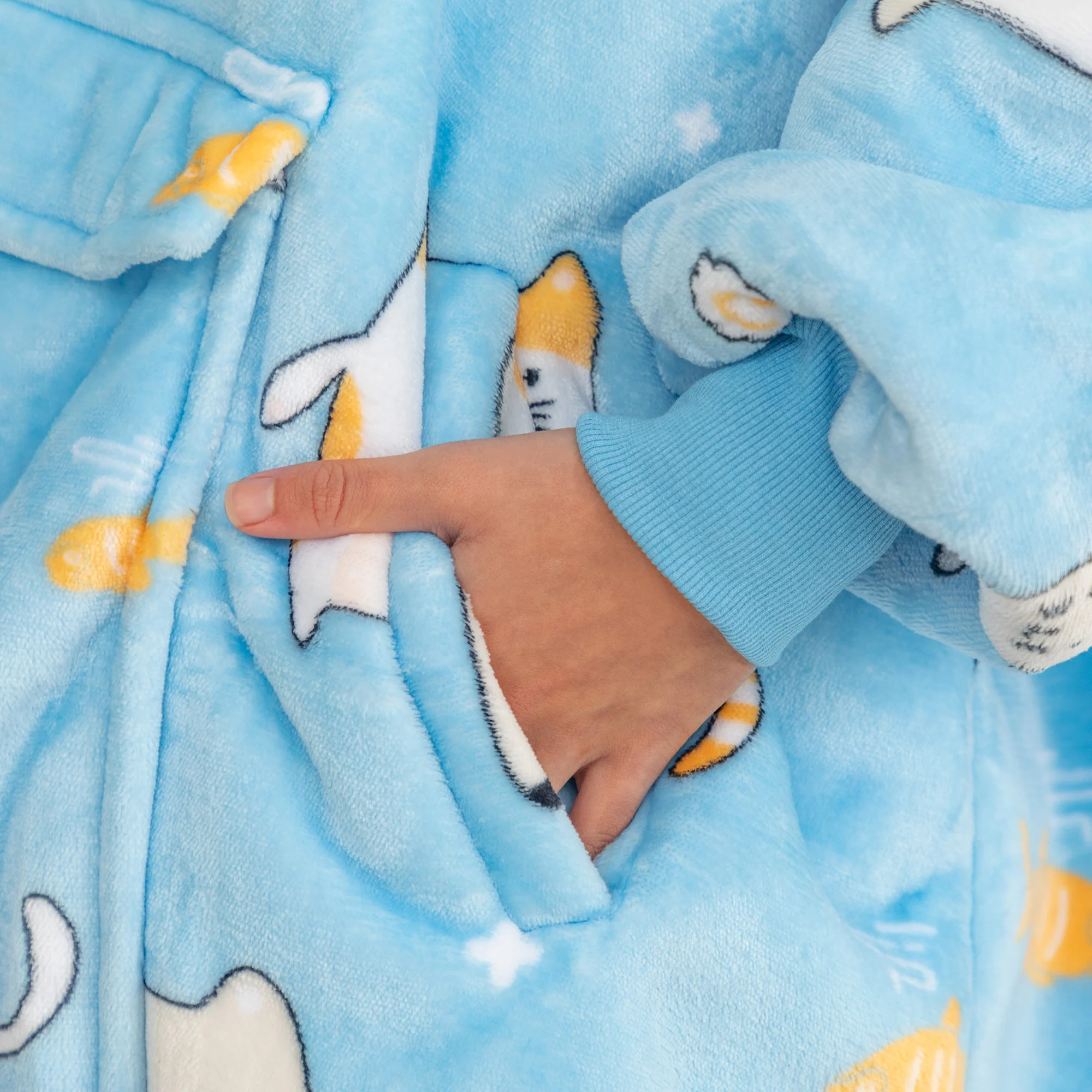 Wearable Pet Pocket Hoodie Blanket - Image 8