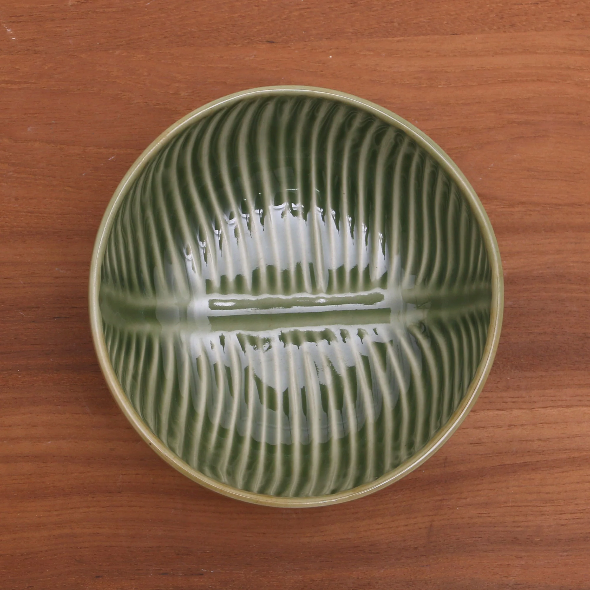 Banana Vibes Ceramic Banana Leaf Serving Bowl from Bali (7 Inch) - Image 4