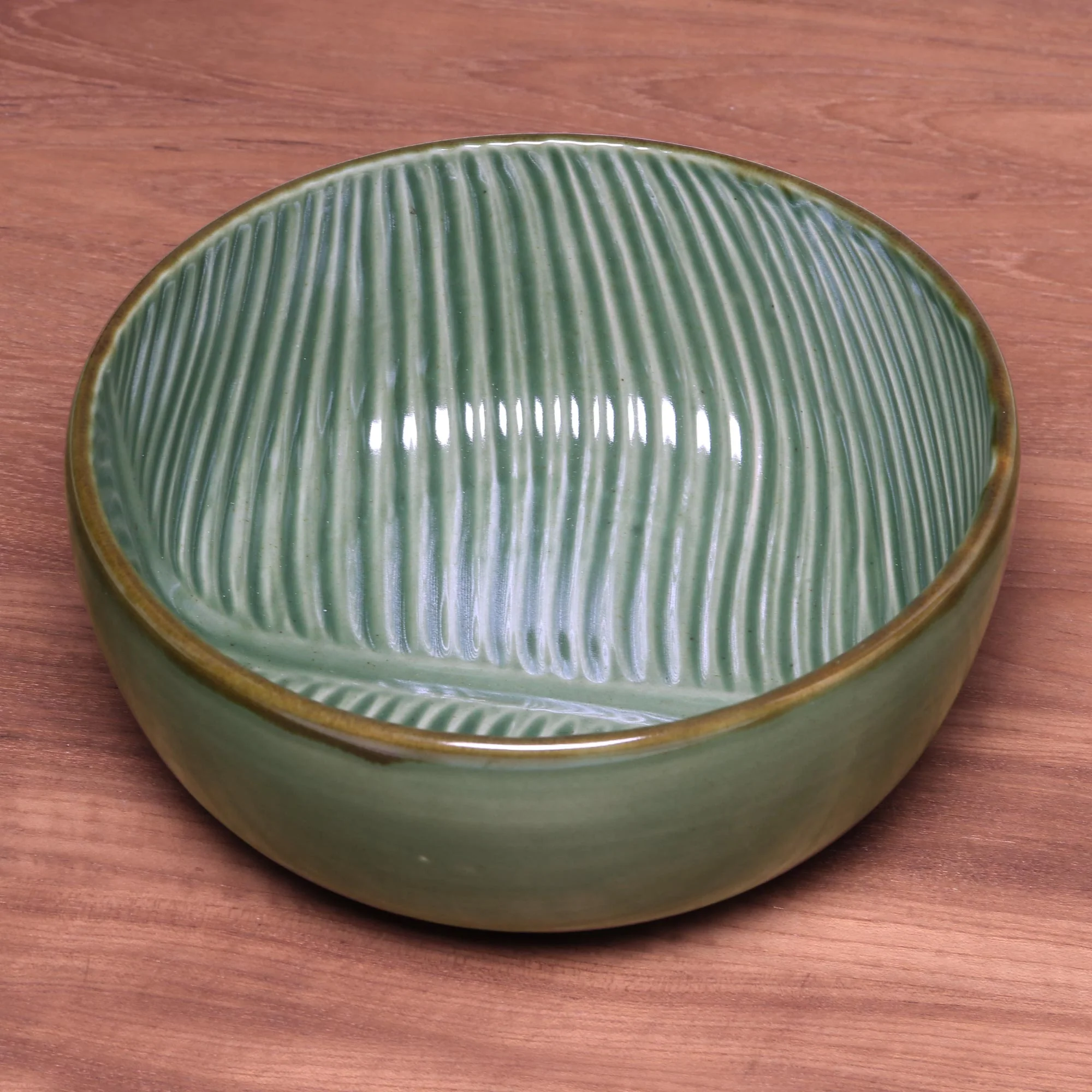 Banana Vibes Handcrafted Green Banana Leaf Ceramic Serving  (9 Inch) - Image 3