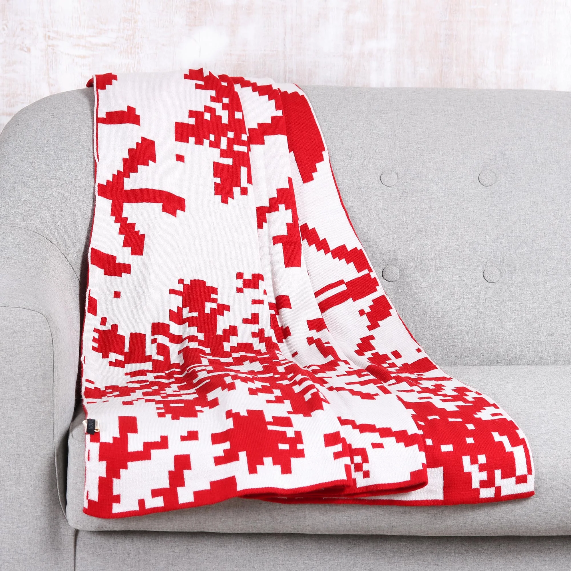 Christmas Fantasy in Poppy Christmas-Themed Knit Throw in Poppy from India - Image 3