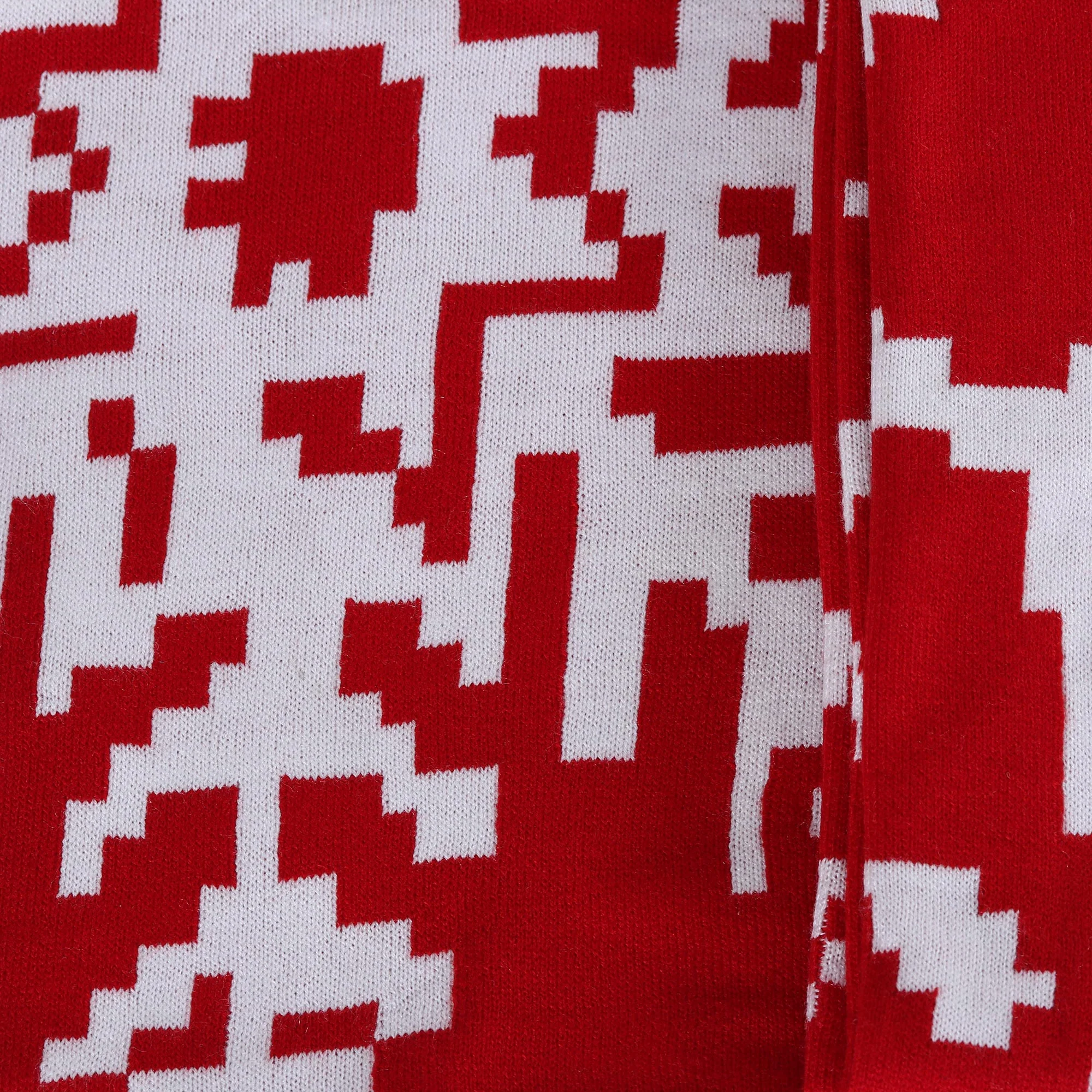 Christmas Fantasy in Poppy Christmas-Themed Knit Throw in Poppy from India - Image 5