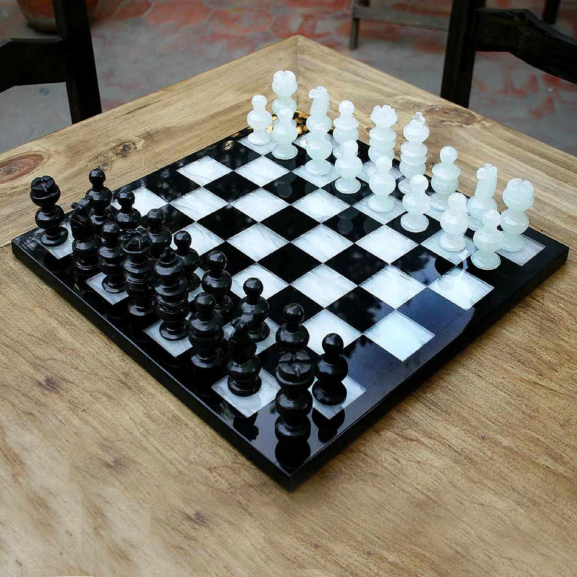 Classic Onyx and Marble Chess Set - Image 3