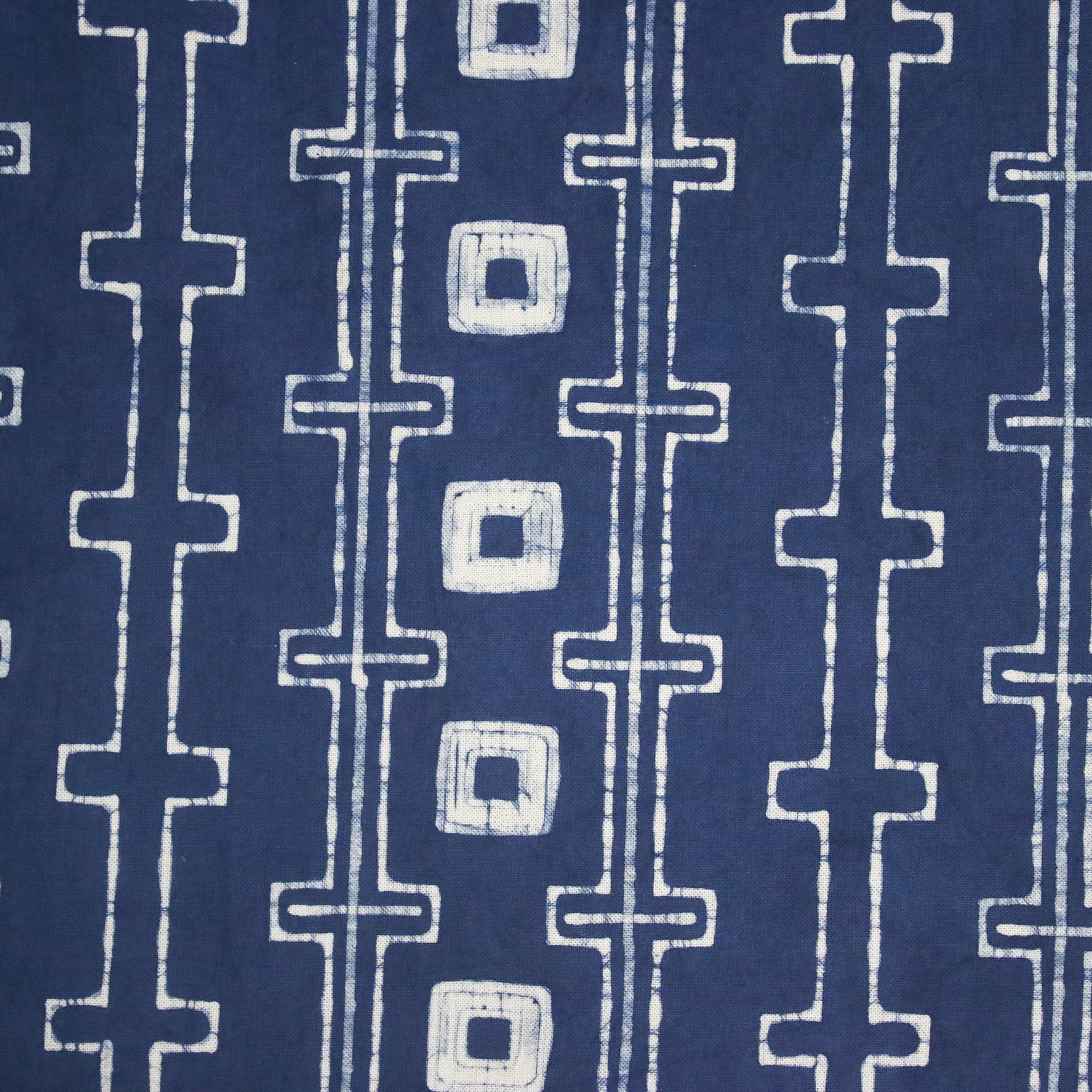 Continuous Chain Handcrafted Indigo and White Cotton Batik Table Runner - Image 5