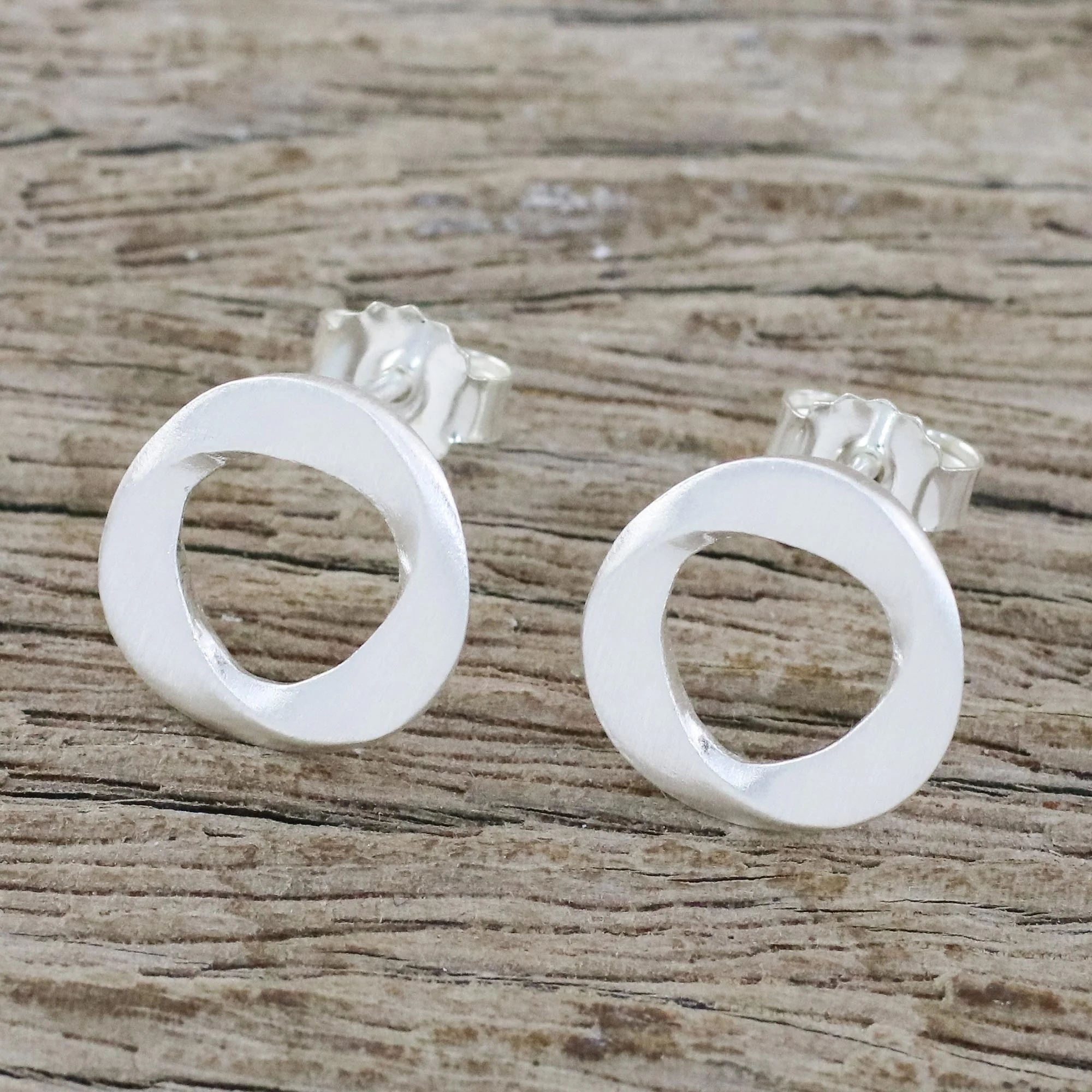 Eternity Annulet Handmade Thai Sterling Silver Modern Stud Earrings - Image 3