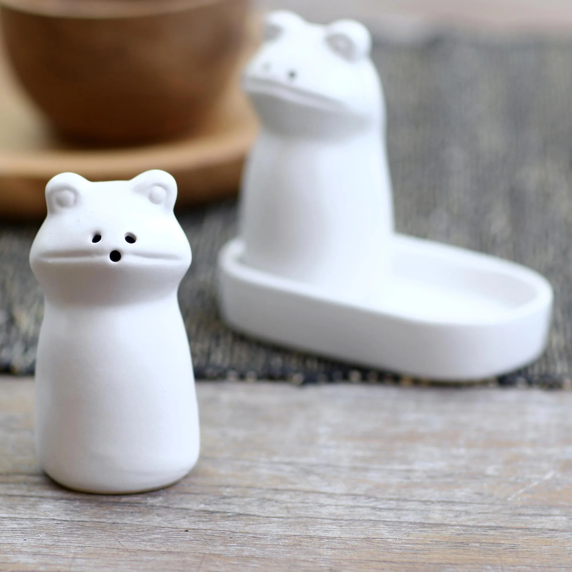 Fanciful Frogs in White Matte White Ceramic Frog Salt and Pepper Shakers with Tray - Image 3