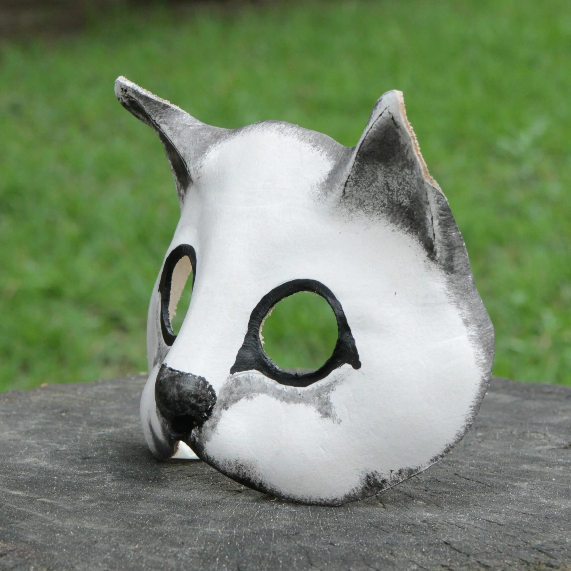 Fierce Cat Handcrafted Painted Leather Cat Mask from Brazil - Image 3