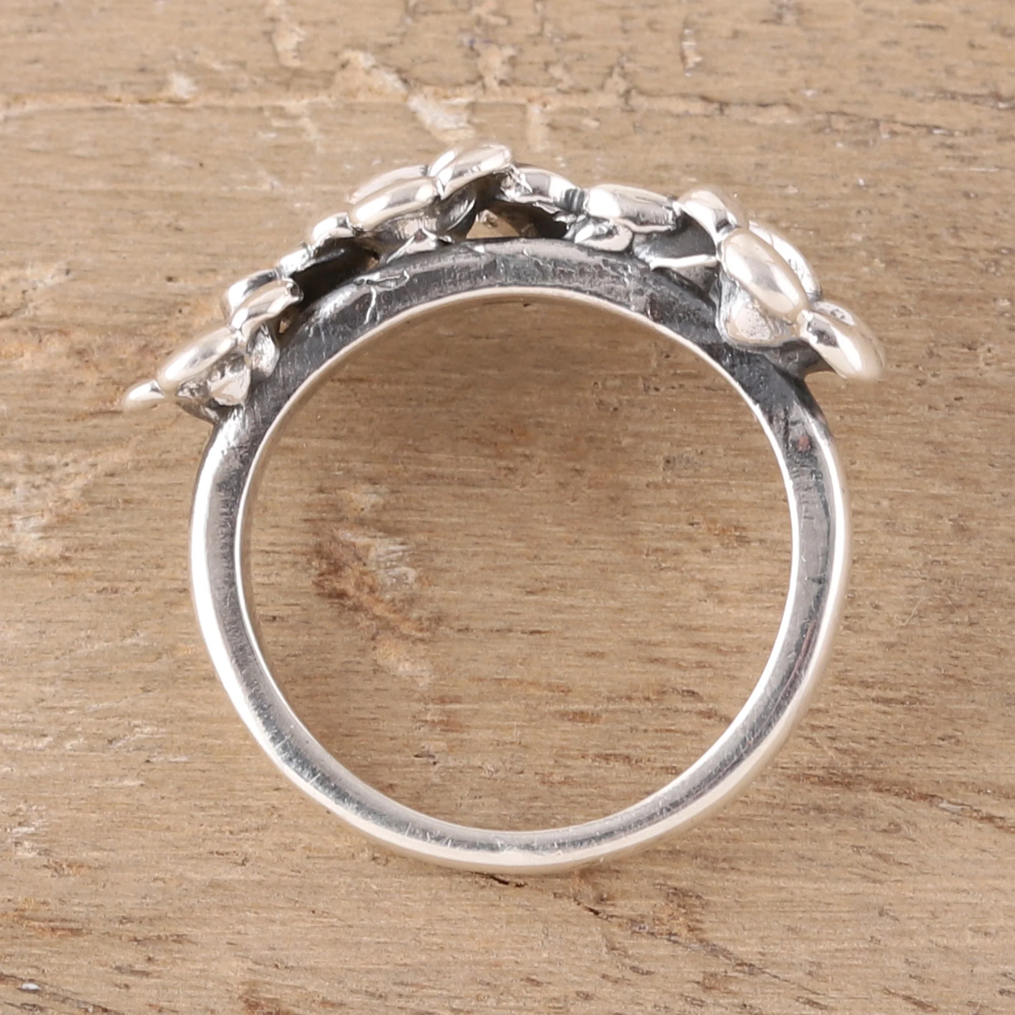 Floral Contrast Combination Finish Sterling Silver Cocktail Ring from India - Image 4