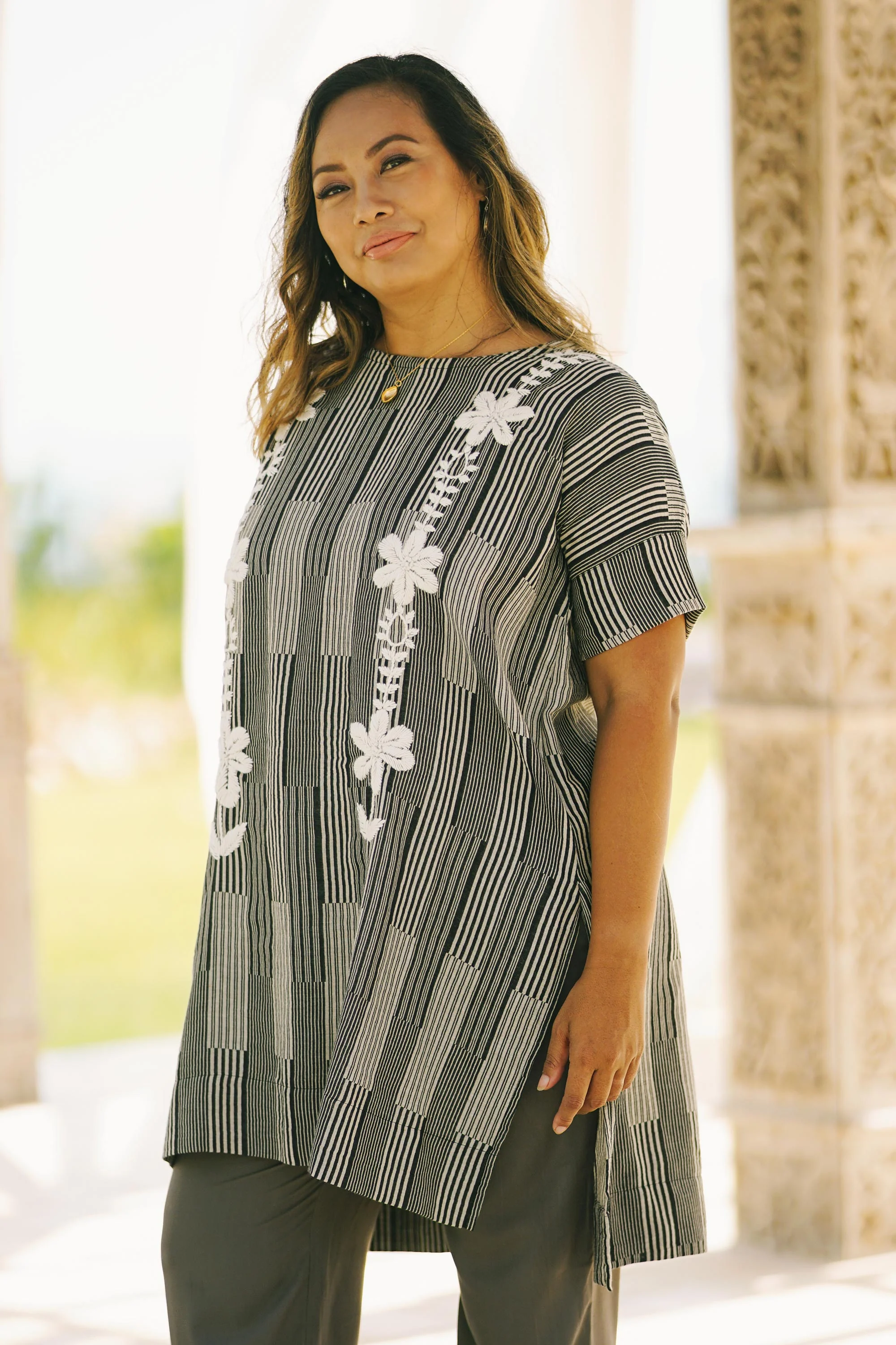 Floral Lattice Black and Alabaster Floral Cotton Long Length Tunic - Image 3