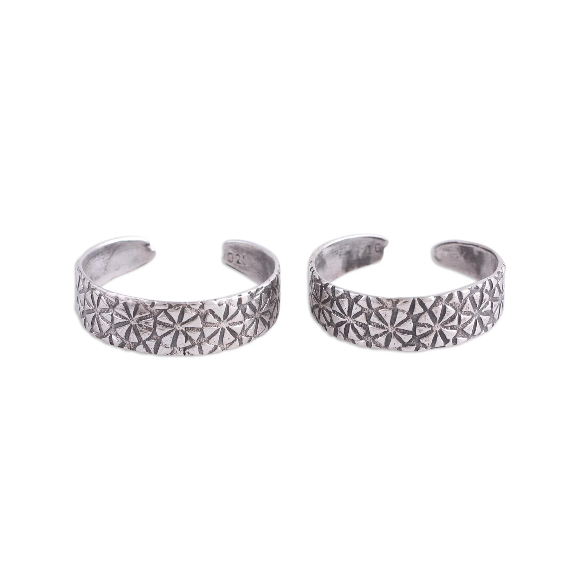 Floral Saga Pair of Floral Sterling Silver Toe Rings from India - Image 2