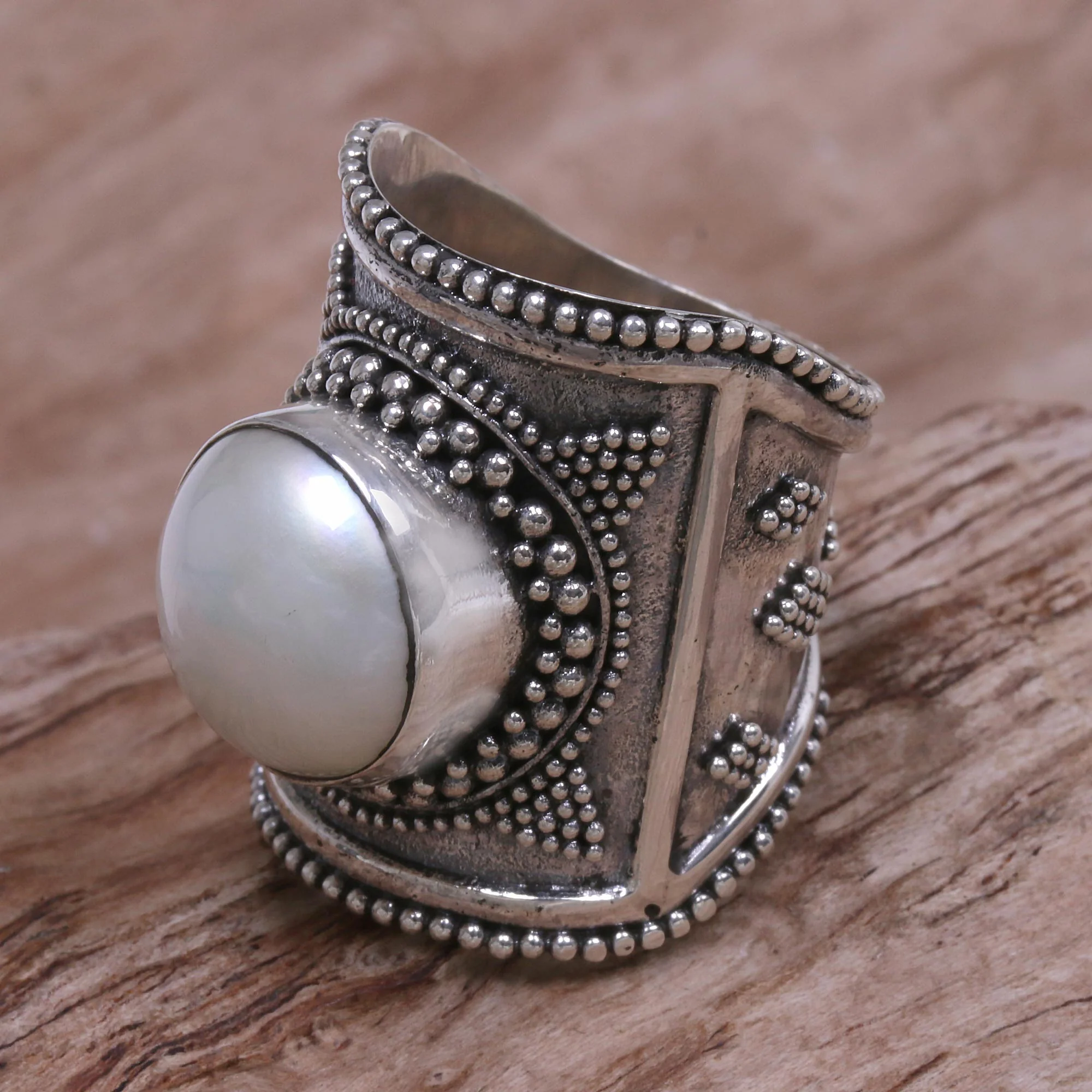 Glowing Heroine Wide Silver and Cultured Mabe Pearl Ring from Bali - Image 4