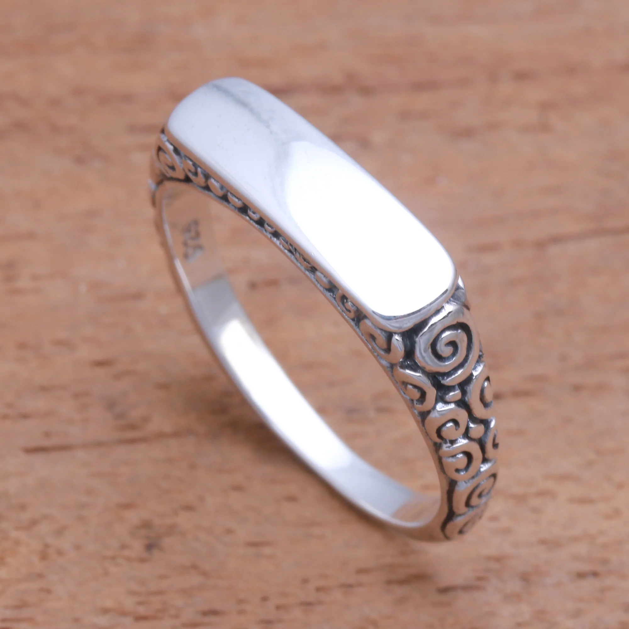 Intaglio Beauty Curl Pattern Sterling Silver Band Ring from Bali - Image 3