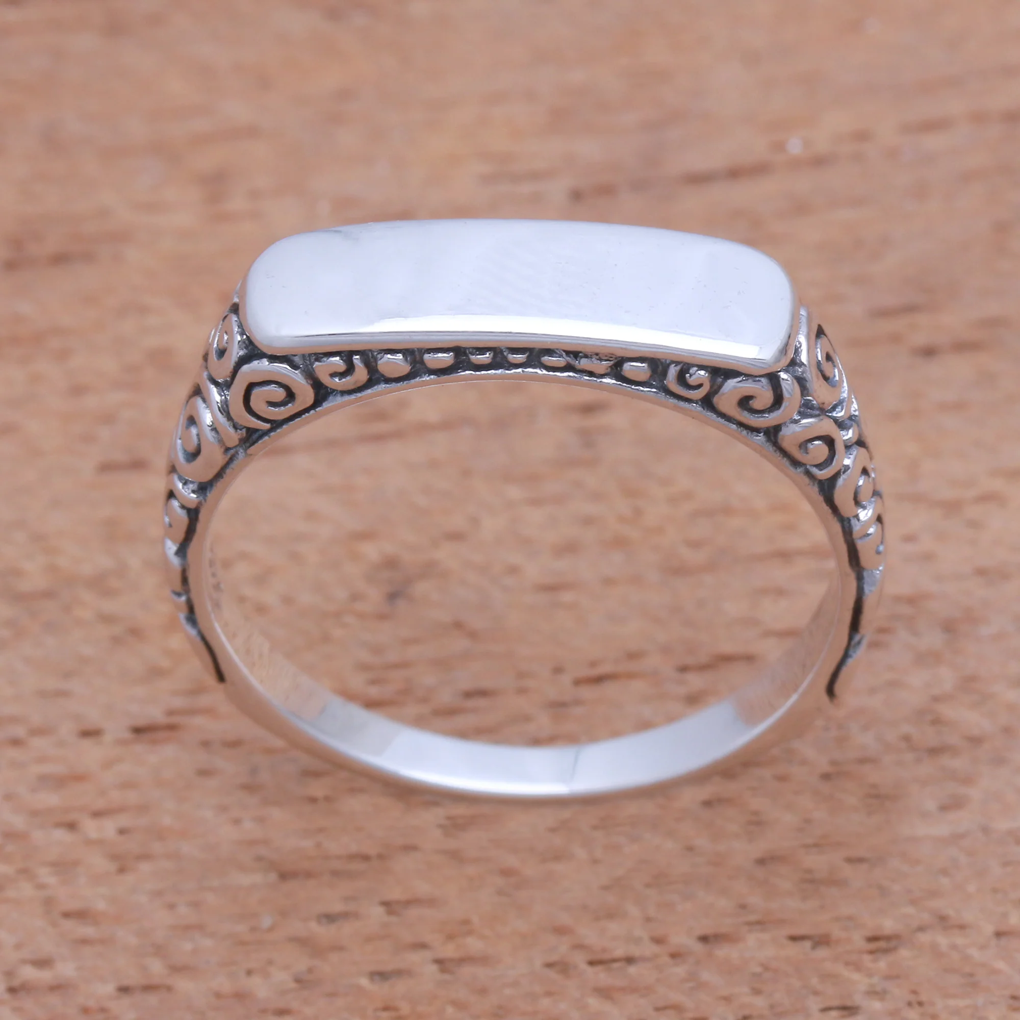 Intaglio Beauty Curl Pattern Sterling Silver Band Ring from Bali - Image 4