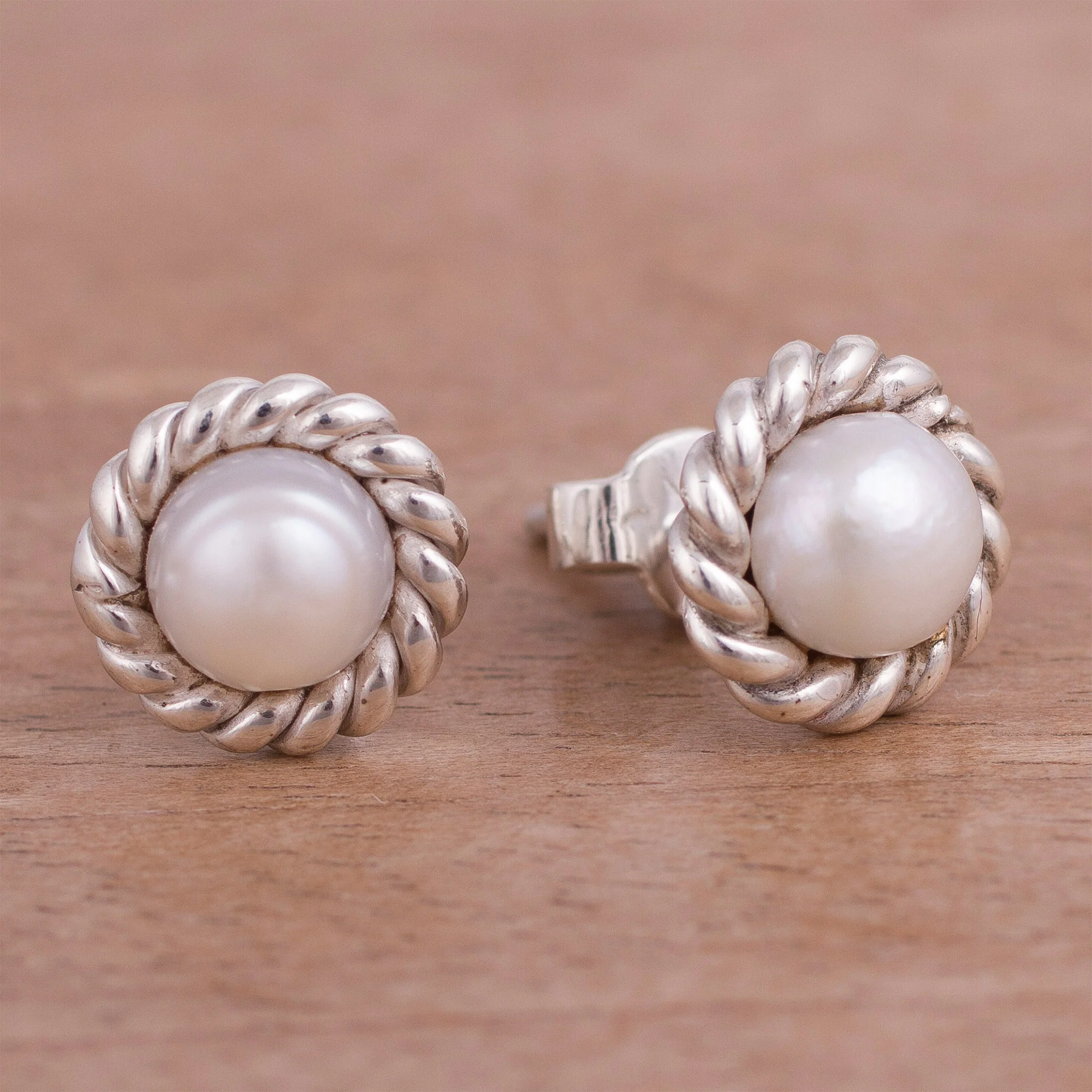 Lassoed Glow Rope Motif Cultured Pearl Stud Earrings from Peru - Image 3