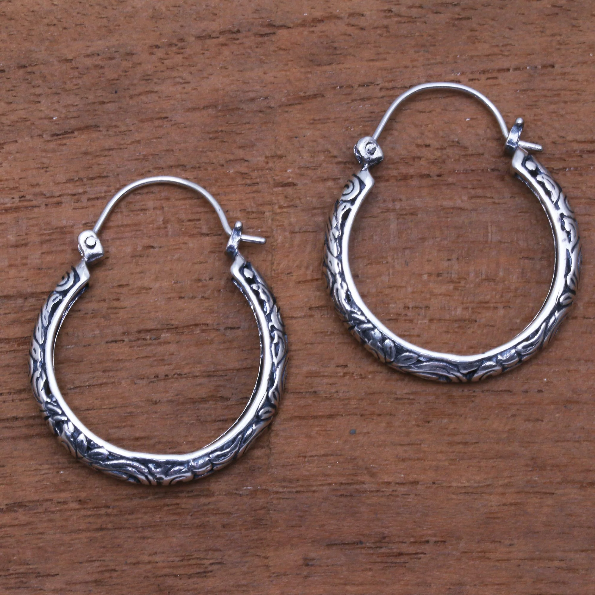Loop Tradition Patterned Sterling Silver Hoop Earrings from Bali - Image 3