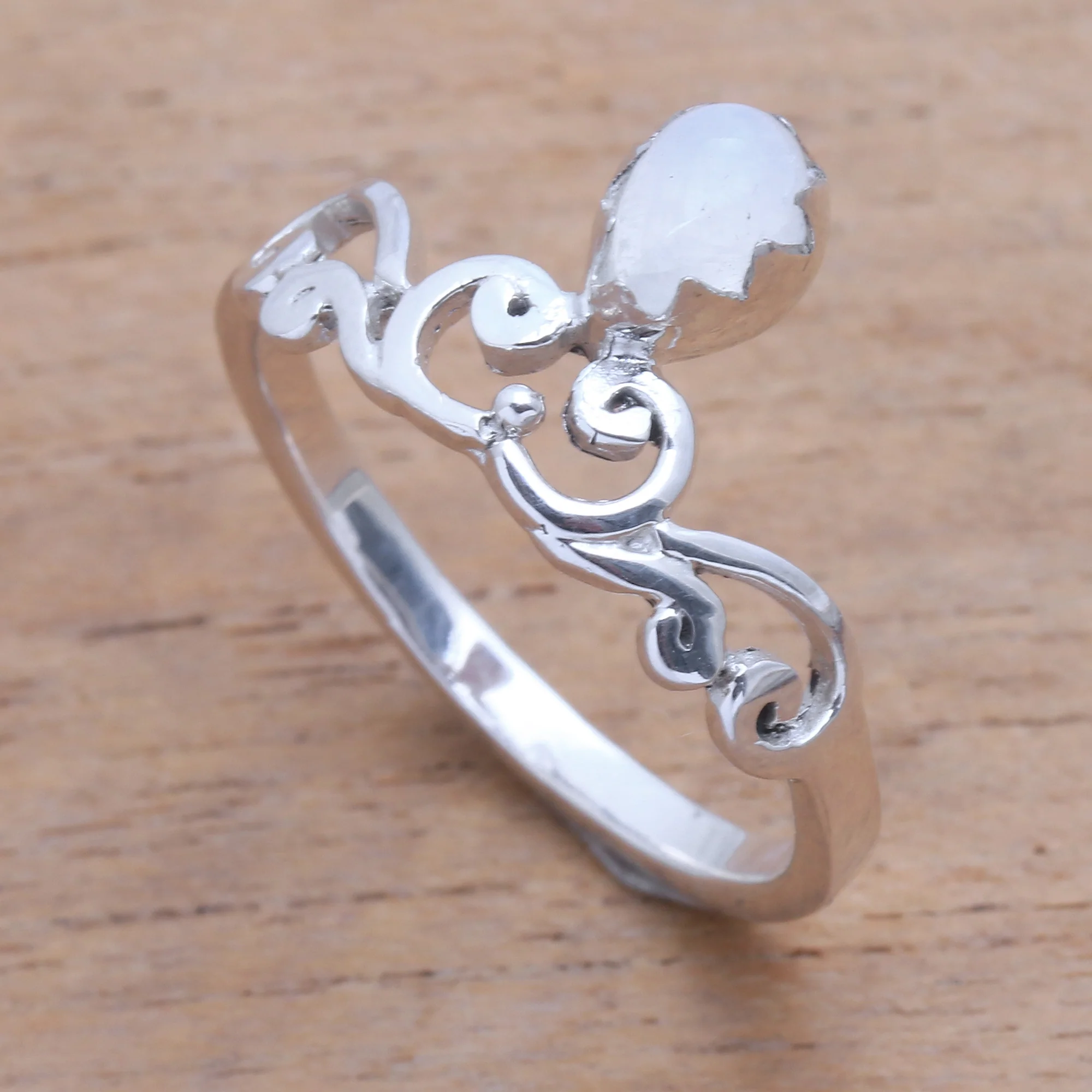 Lovely Vines Spiral Motif Moonstone Band Ring from Bali - Image 5