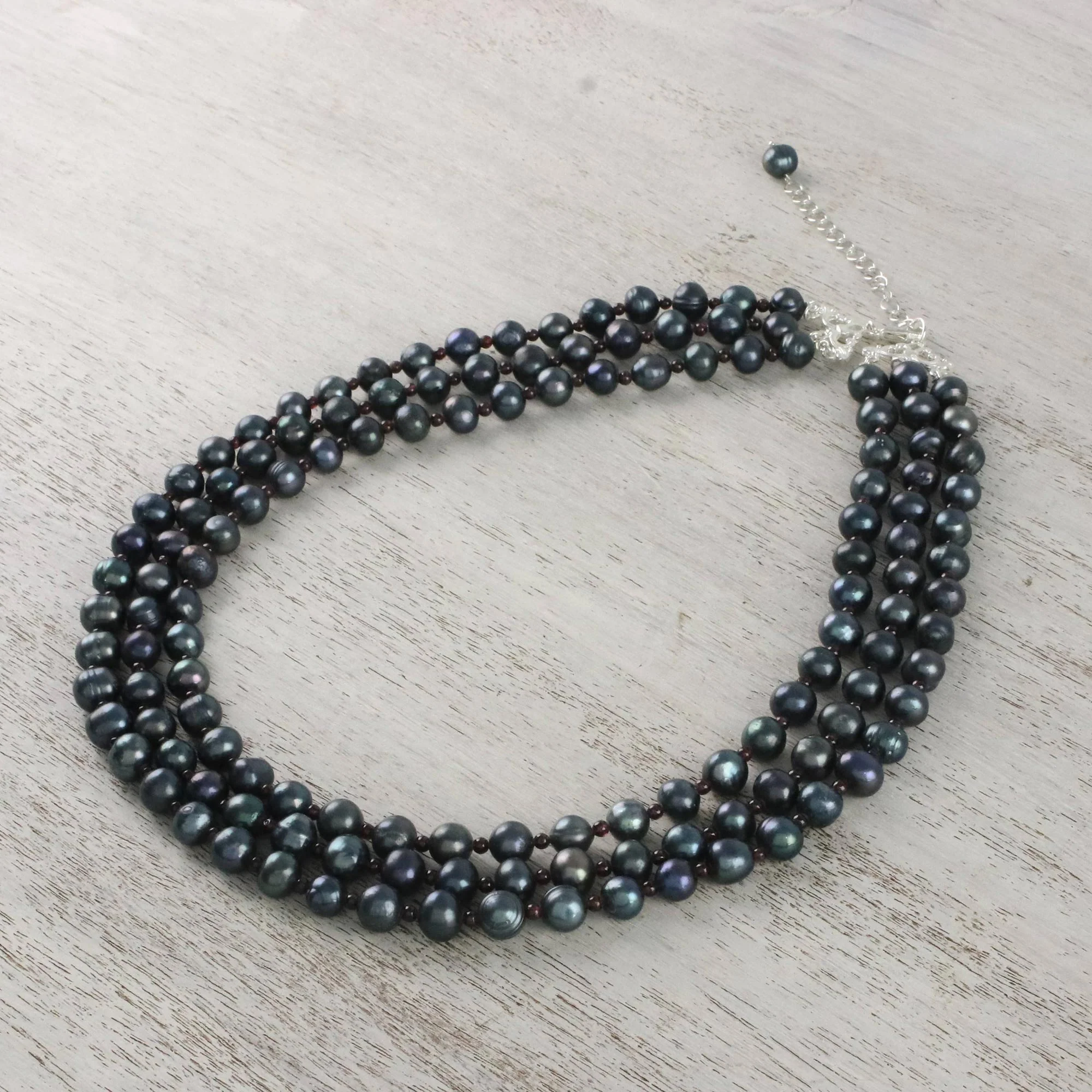 Magic Pearl Handmade Grey Cultured Pearl and Garnet Strand Necklace - Image 3