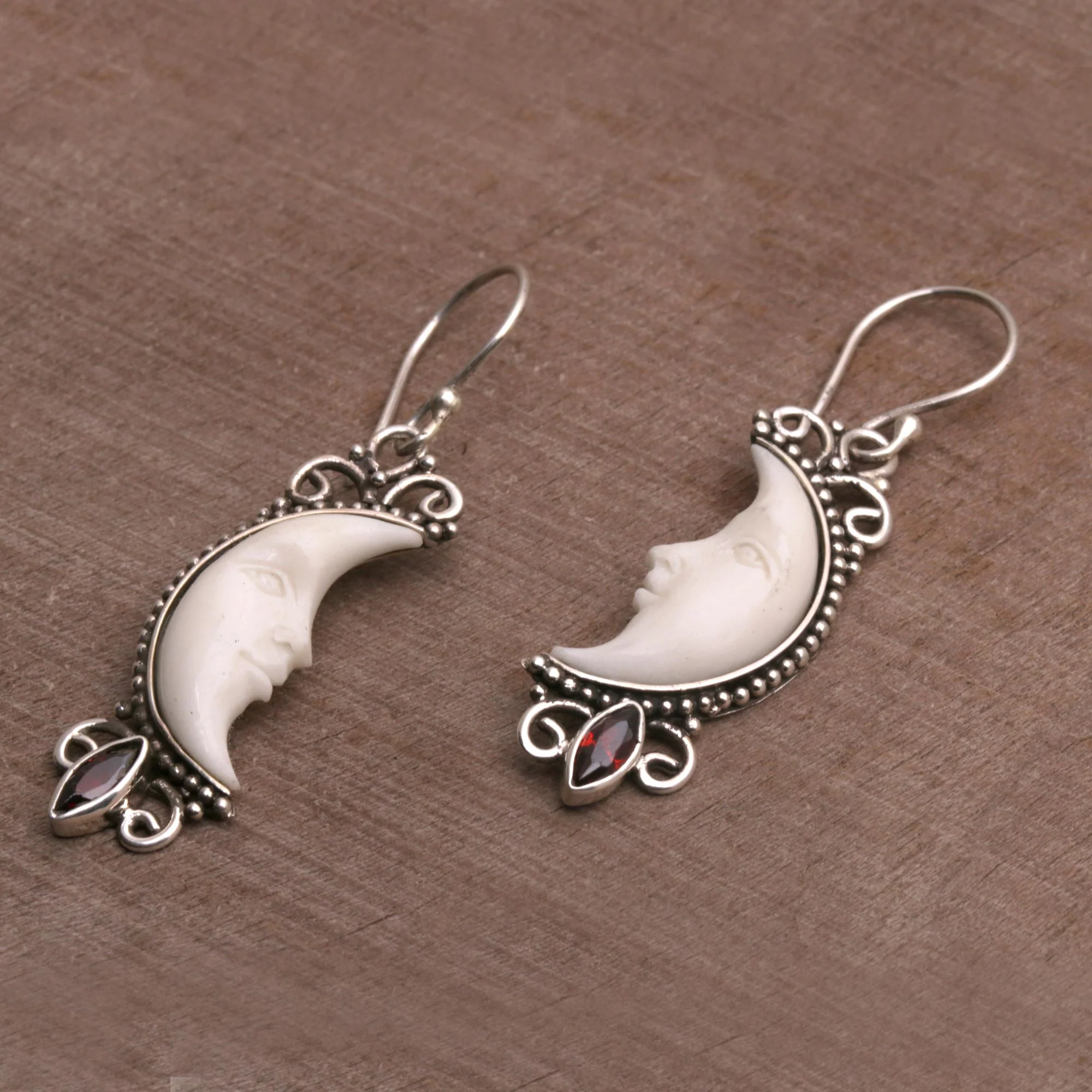 Natural Moonlight Garnet and Silver Crescent Moon Dangle Earrings from Bali - Image 4