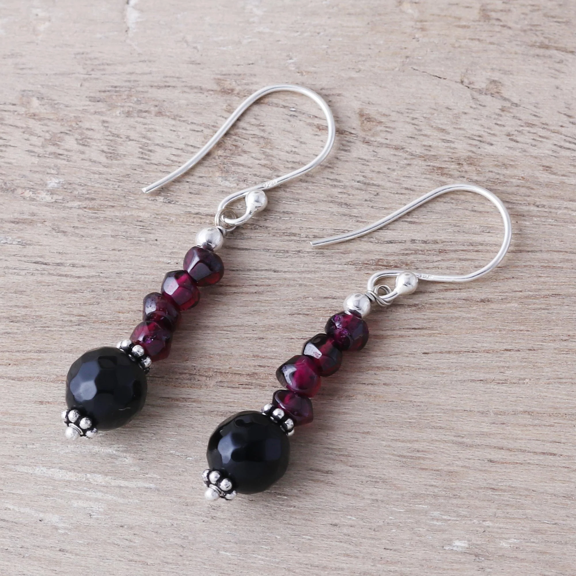 Night of Passion Garnet and onyx dangle earrings - Image 3