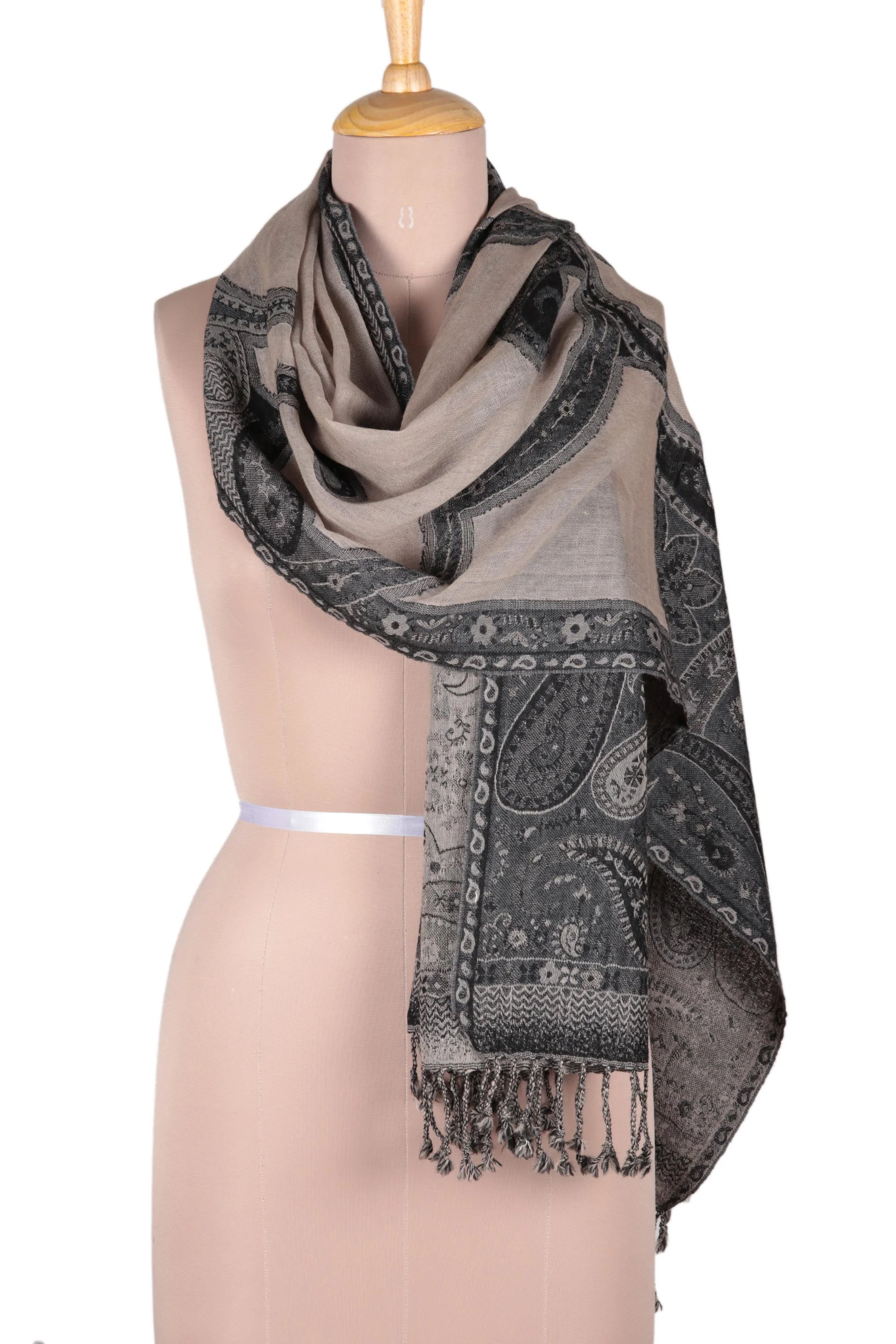 Paisley Subtlety Tri-Tone Paisley Pattern Jamawar Wool Shawl from India - Image 2