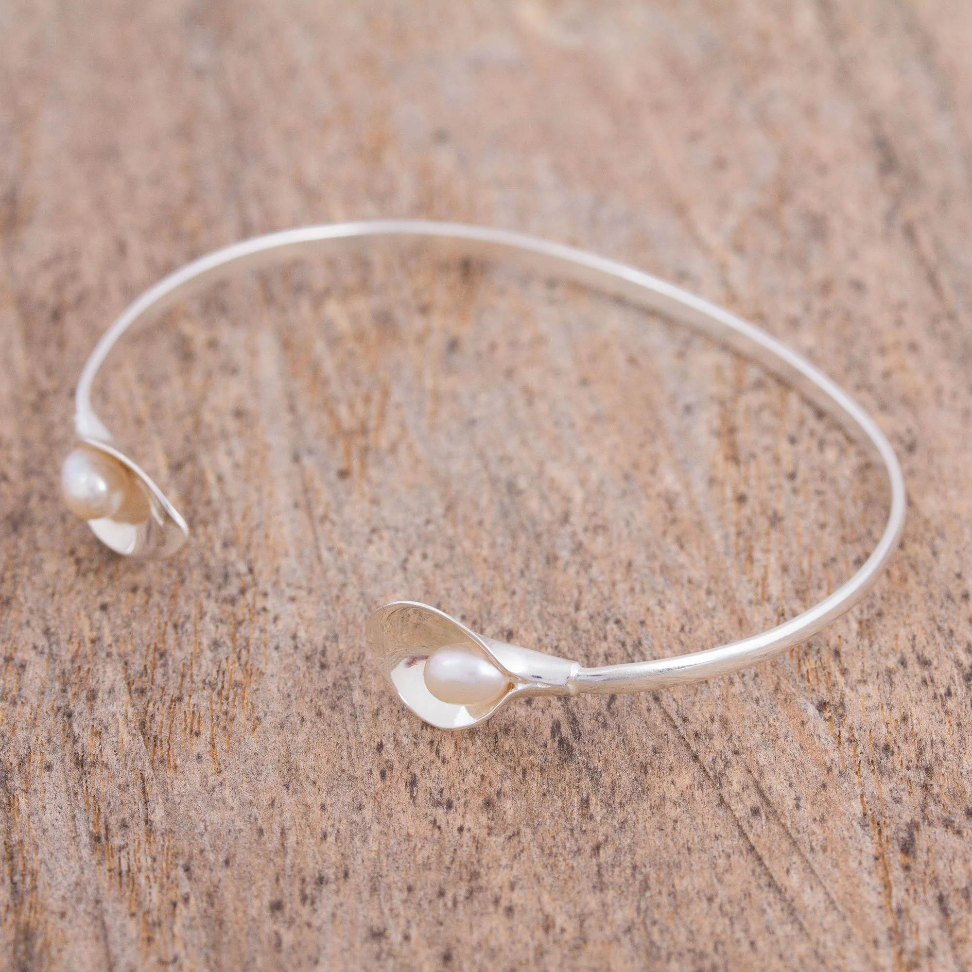 Purity and Elegance Bracelet - Image 2