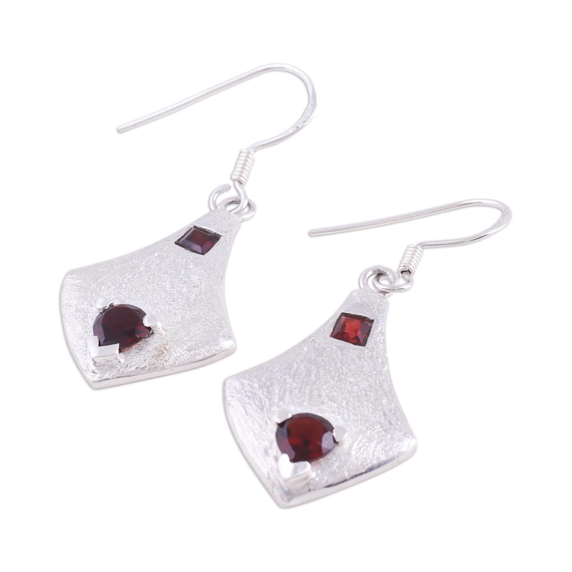 Safeguard Garnet dangle earrings - Image 4