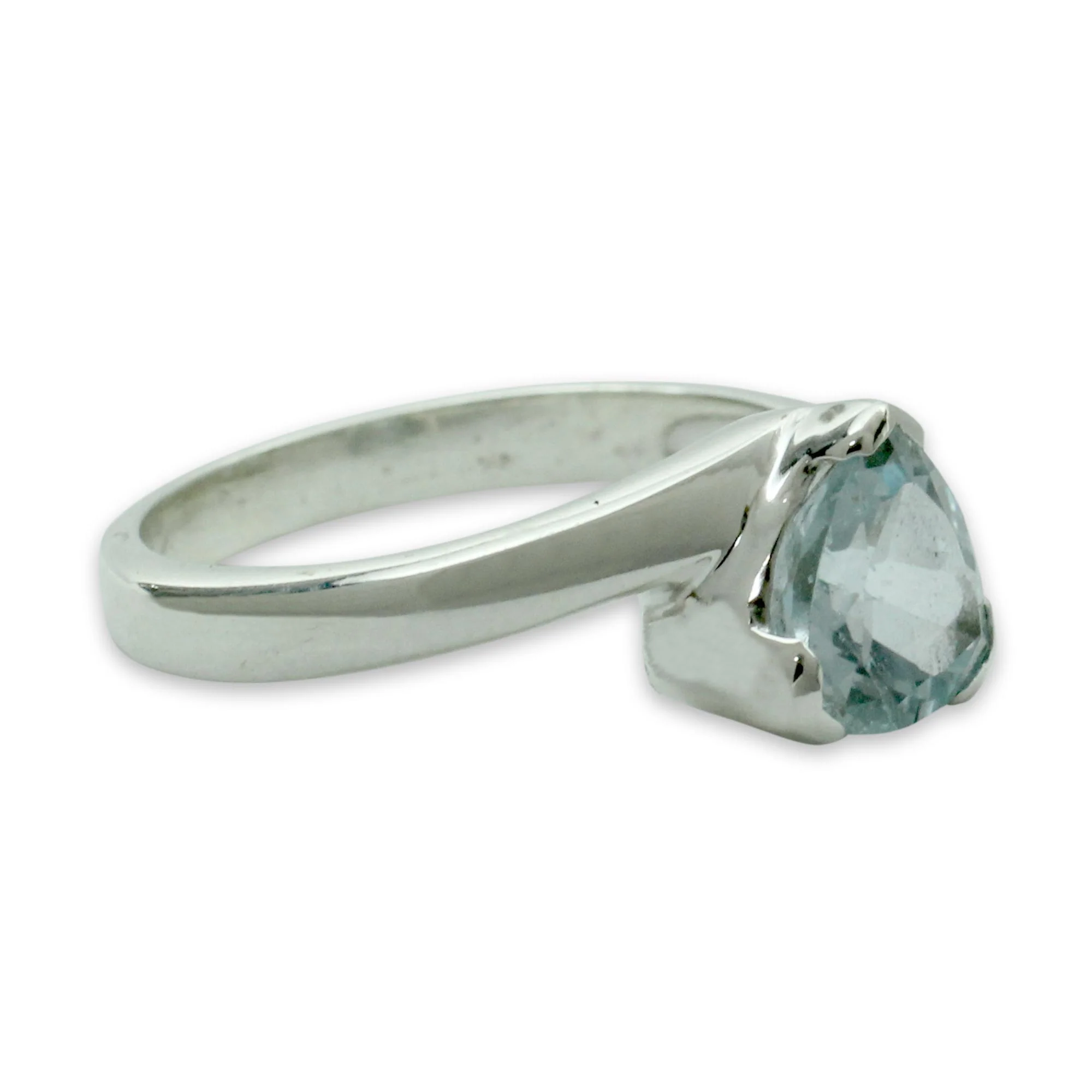 Scintillating Jaipur Hand Made Solitaire Blue Topaz Ring in Sterling Silver - Image 3