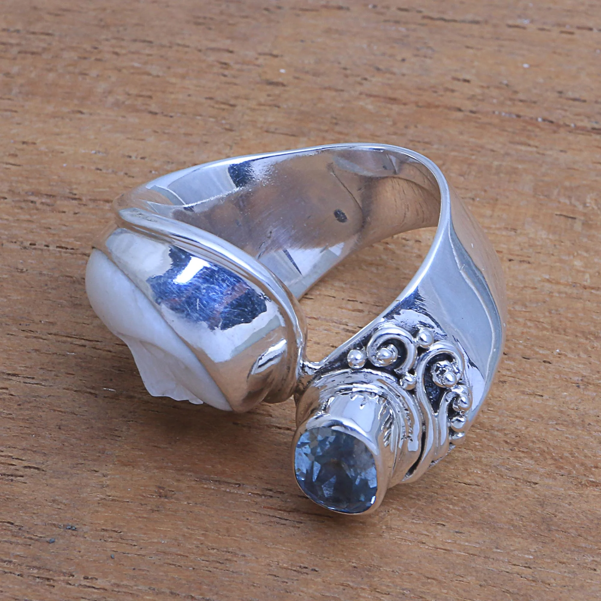 Sparkling Face Blue Topaz Silver Cow Bone Ring - Image 3