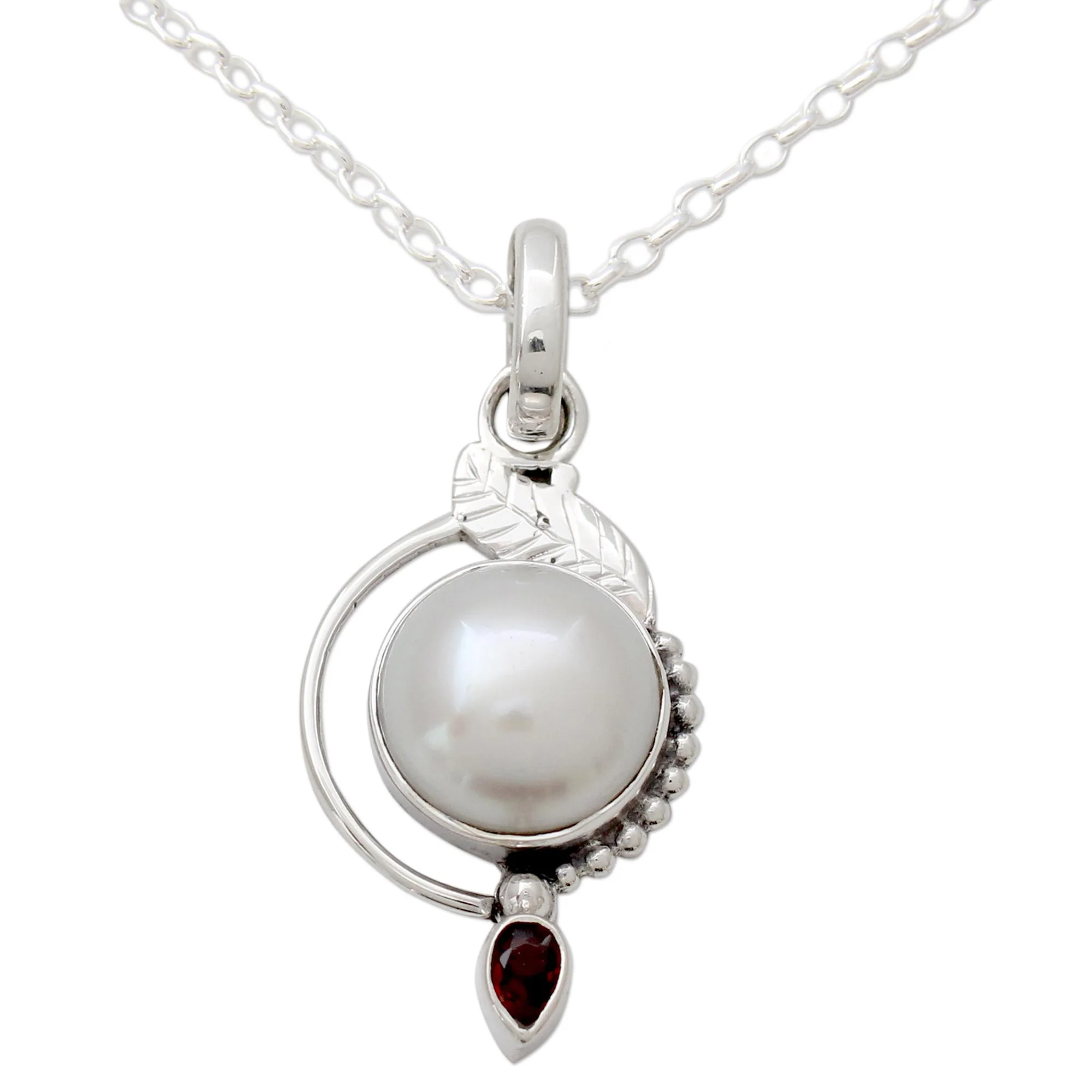 Sublime Romance Leaf Theme Silver and Cultured Pearl Necklace with Garnet - Image 3