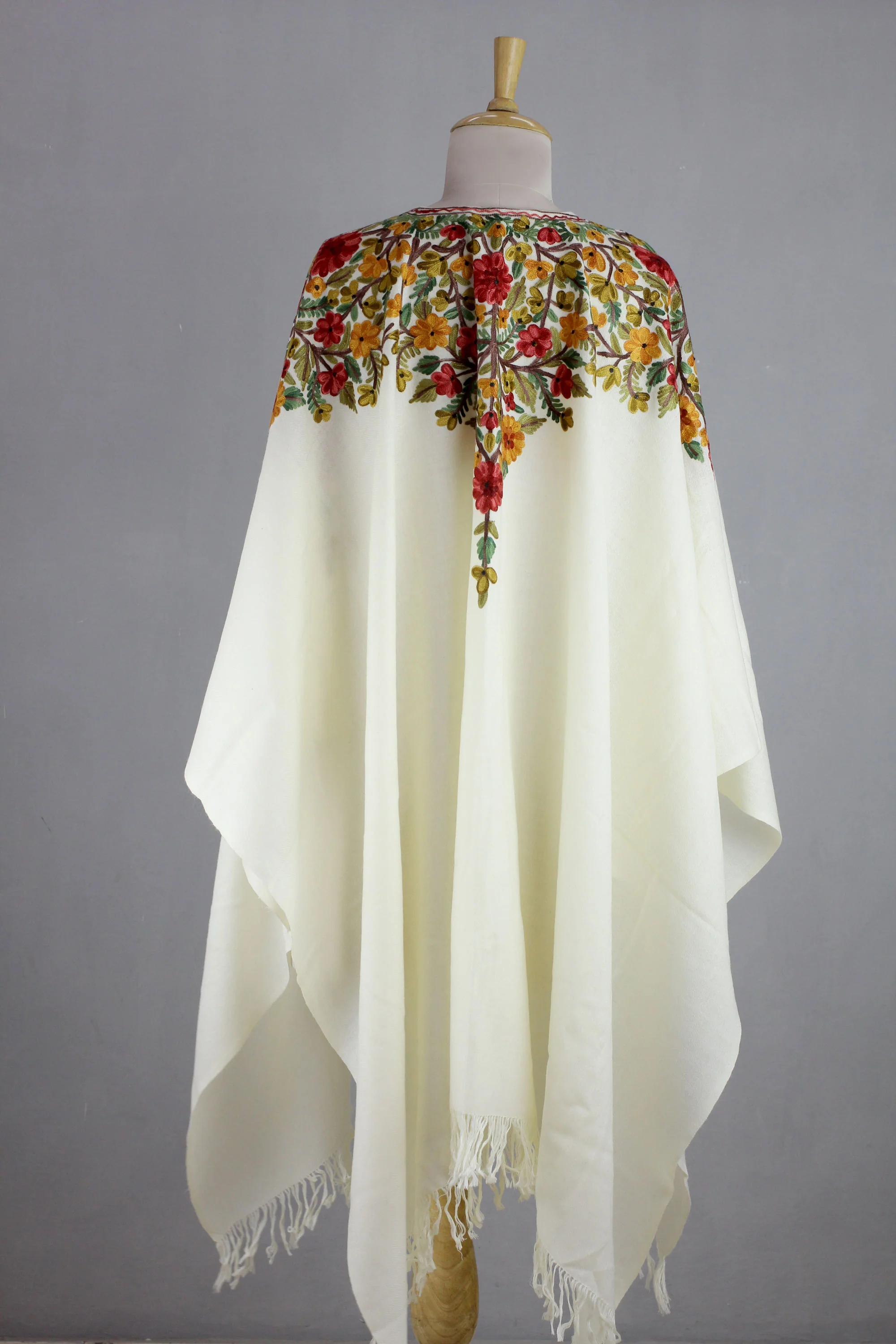 Valley of the Flowers Ample White Wool Cape with Chain Stitch Floral Embroidery - Image 5