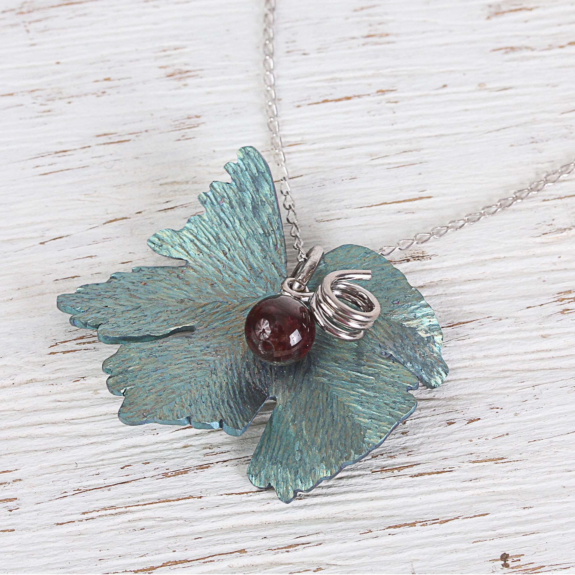 Vine Leaf Motif Agate Pendant Necklace from Mexico - Image 3