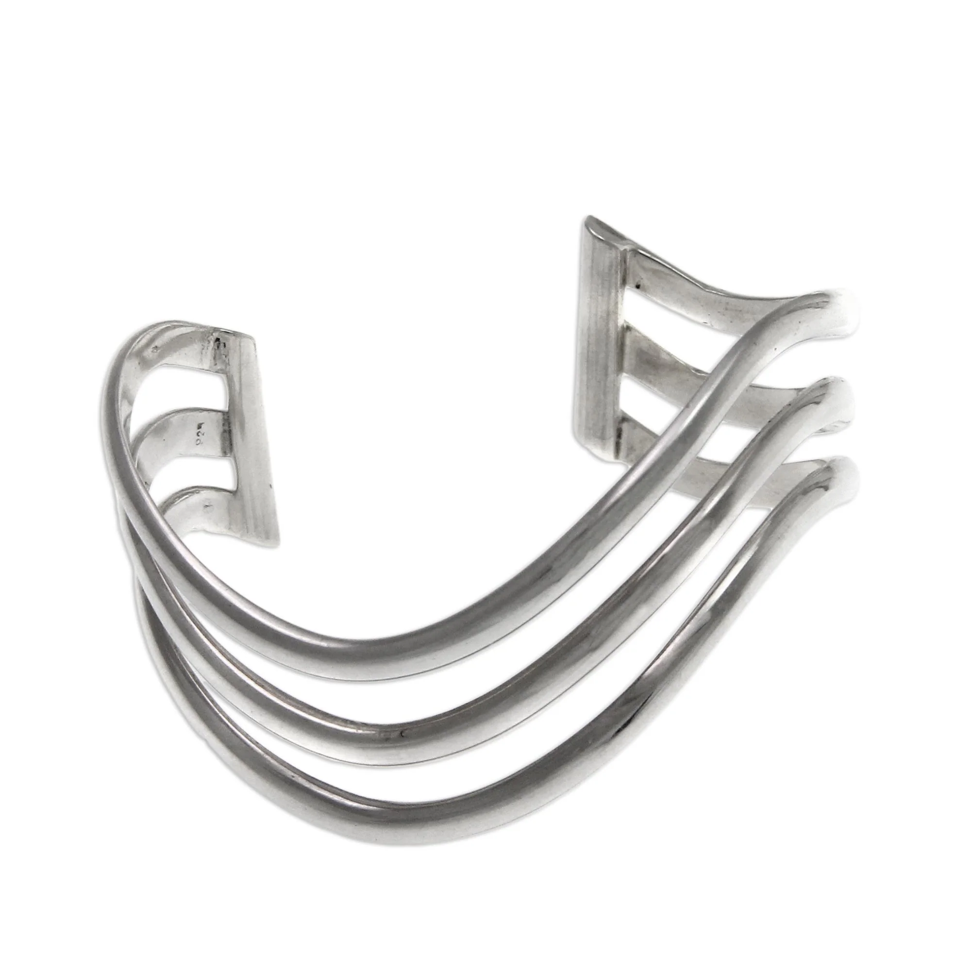 Wakatobi Wave Handmade Silver Bracelet - Image 2